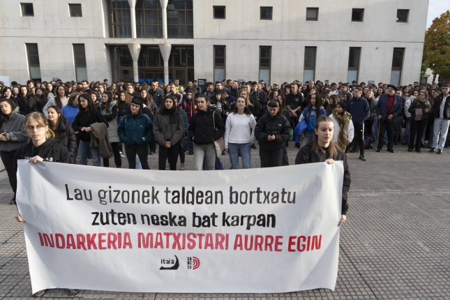 Saretuk eta Itaiak deitutako elkarretaratzea gaur, NUPen. JAGOBA MANTEROLA / FOKU Saretuk eta Itaiak deitutako elkarretaratzea gaur, NUPen. JAGOBA MANTEROLA / FOKU