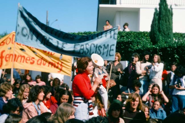 1975eko urriaren 5eko Hendaiako Emazteen Martxa. Protestan jarriak ziren emazteen artean, Maite Idirin altxatu, eta kantu bat eman zuen. NICOLE FERNANDEZ FERRER 1975eko urriaren 5eko Hendaiako Emazteen Martxa. Protestan jarriak ziren emazteen artean, Maite Idirin altxatu, eta kantu bat eman zuen. NICOLE FERNANDEZ FERRER