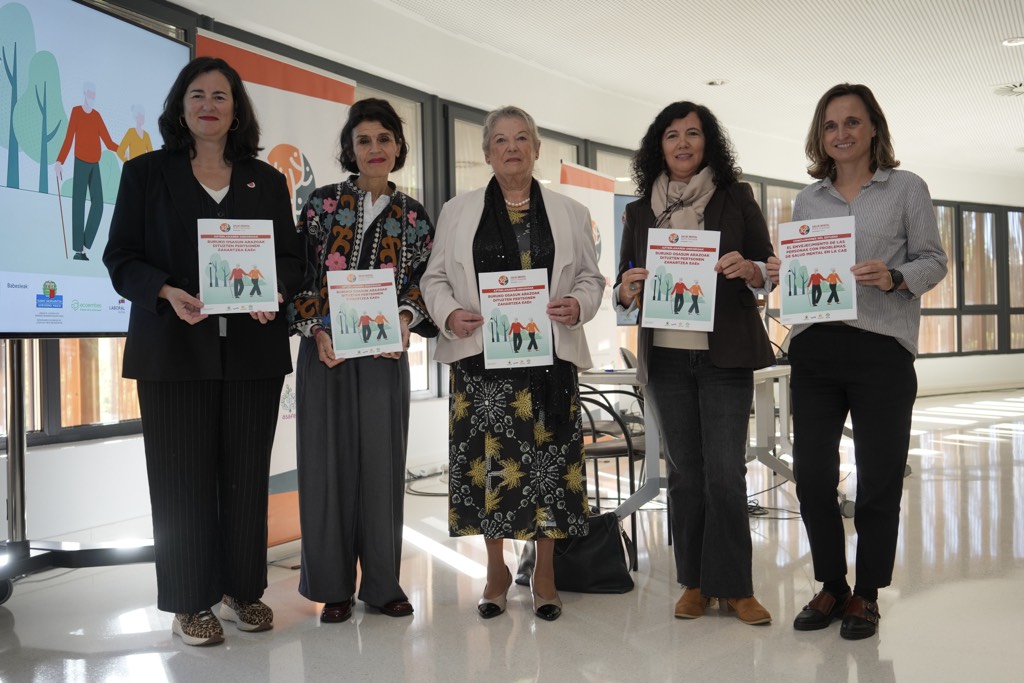 'Buruko osasun arazoak dituzten pertsonen zahartzea EAEn' txostenaren aurkezpena, gaur goizean, Gasteizen. JON URBE / FOKU