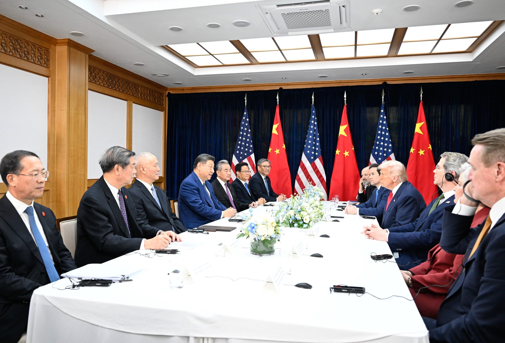 Xi Jinping eta Donald Trump aurrez aurre gaurko bileran. TXINAKO GOBERNUA
