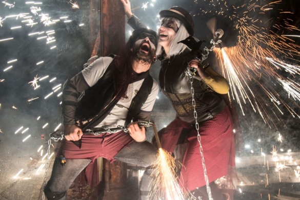 Lekittoko Deabruak taldearen kalejira, artxiboko irudi batean. BERRIA Lekittoko Deabruak taldearen kalejira, artxiboko irudi batean. BERRIA