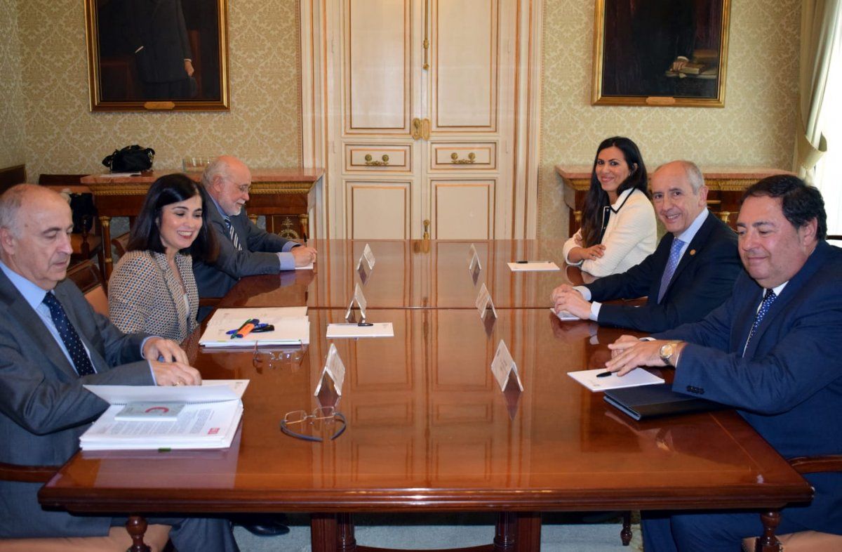 Espainiako Gobernuko eta Eusko Jaurlaritzako ordezkaritzak, gaurko bileran.