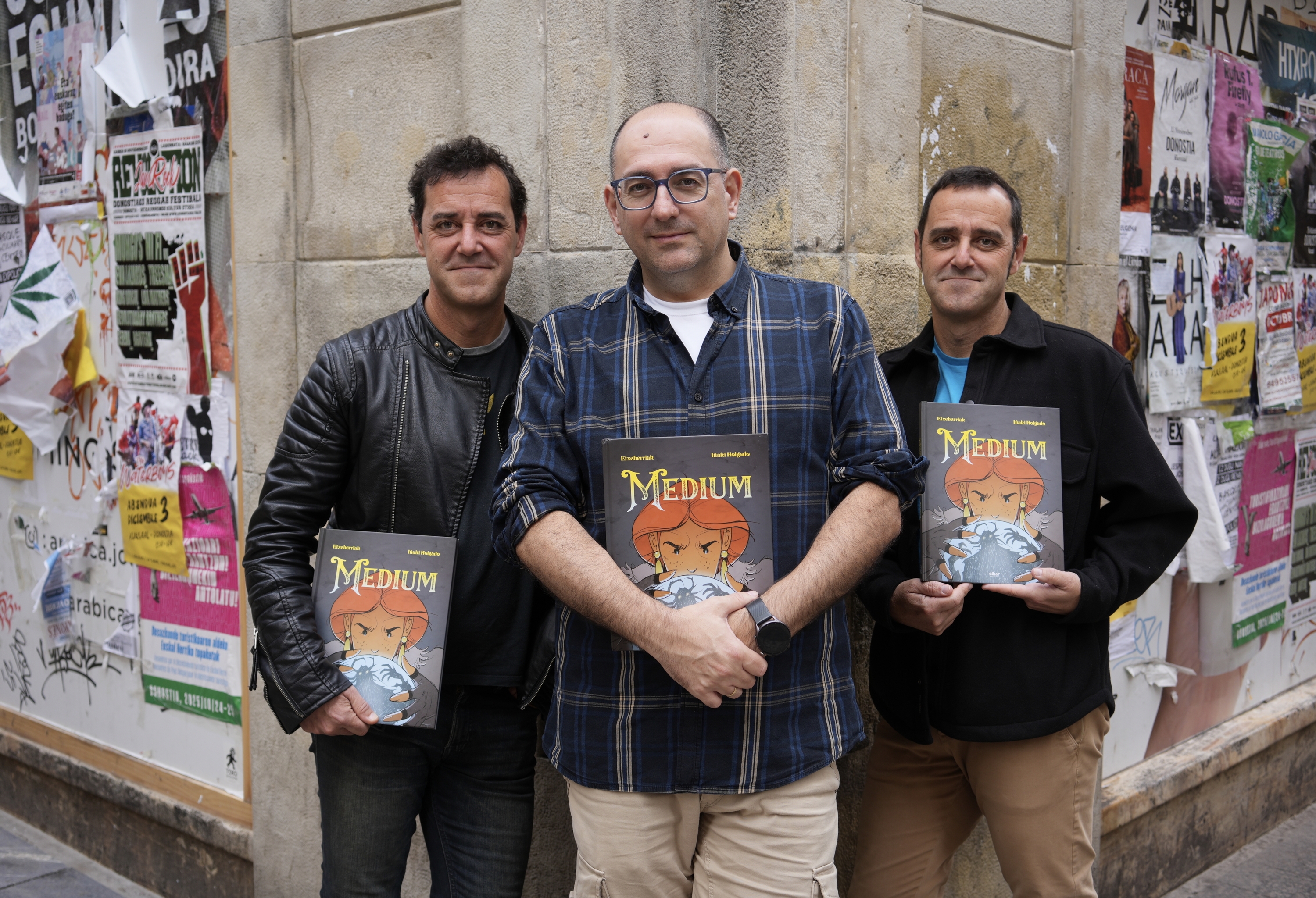 Etxeberria anaiak eta Iñaki Holgado, ostiralean, Donostian. JON URBE / FOKU