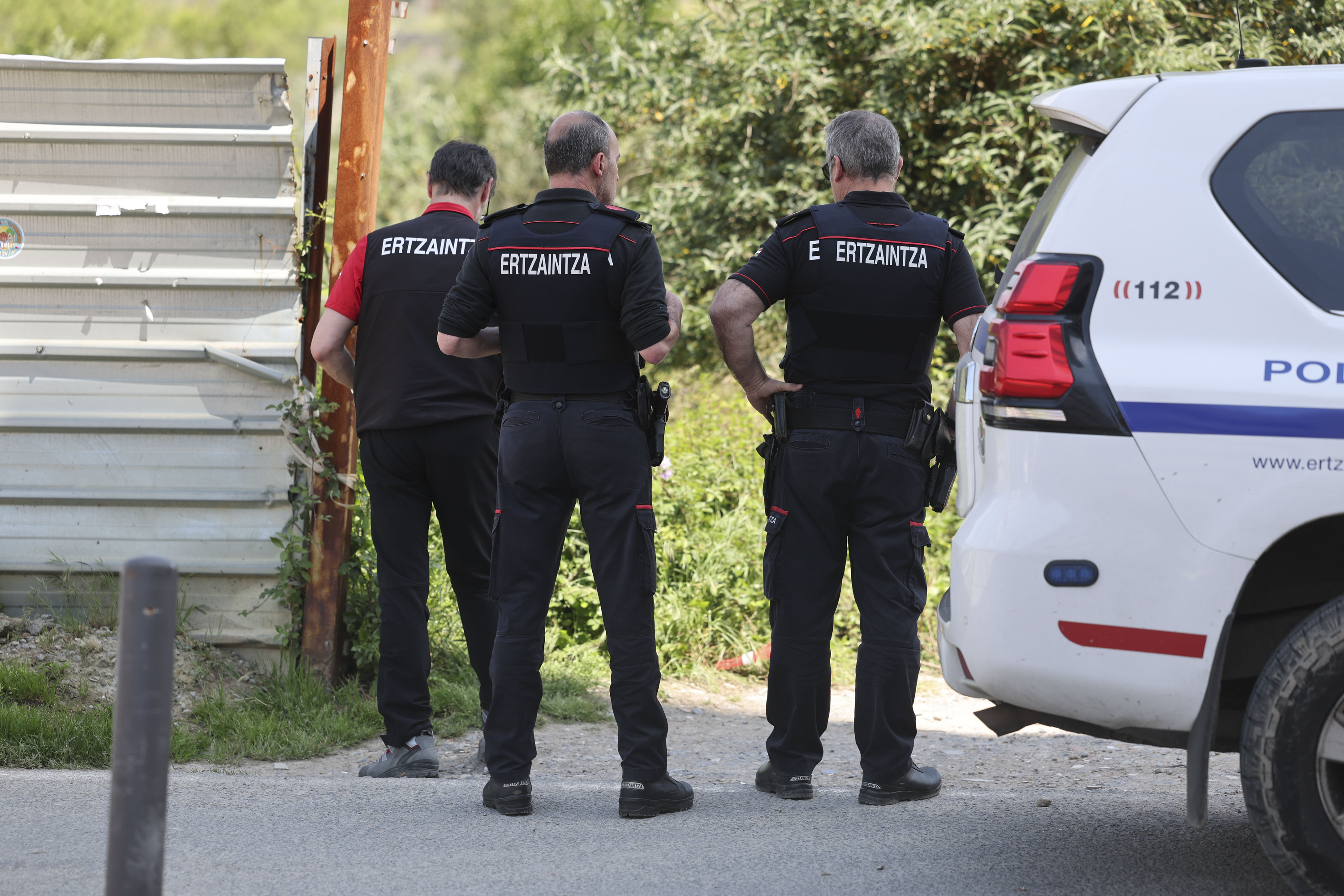 Hiru ertzain, artxiboko irudi batean. LUIS TEJIDO / FOKU