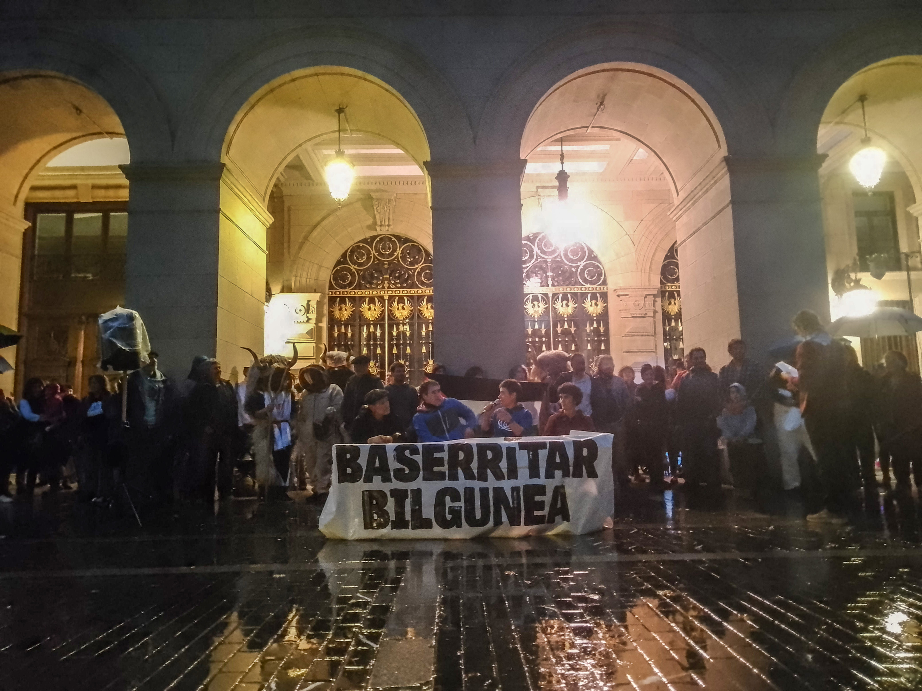 Sindikatu berriko kideak, Donostian gaur arratsaldean egindako agerraldian. BERRIA