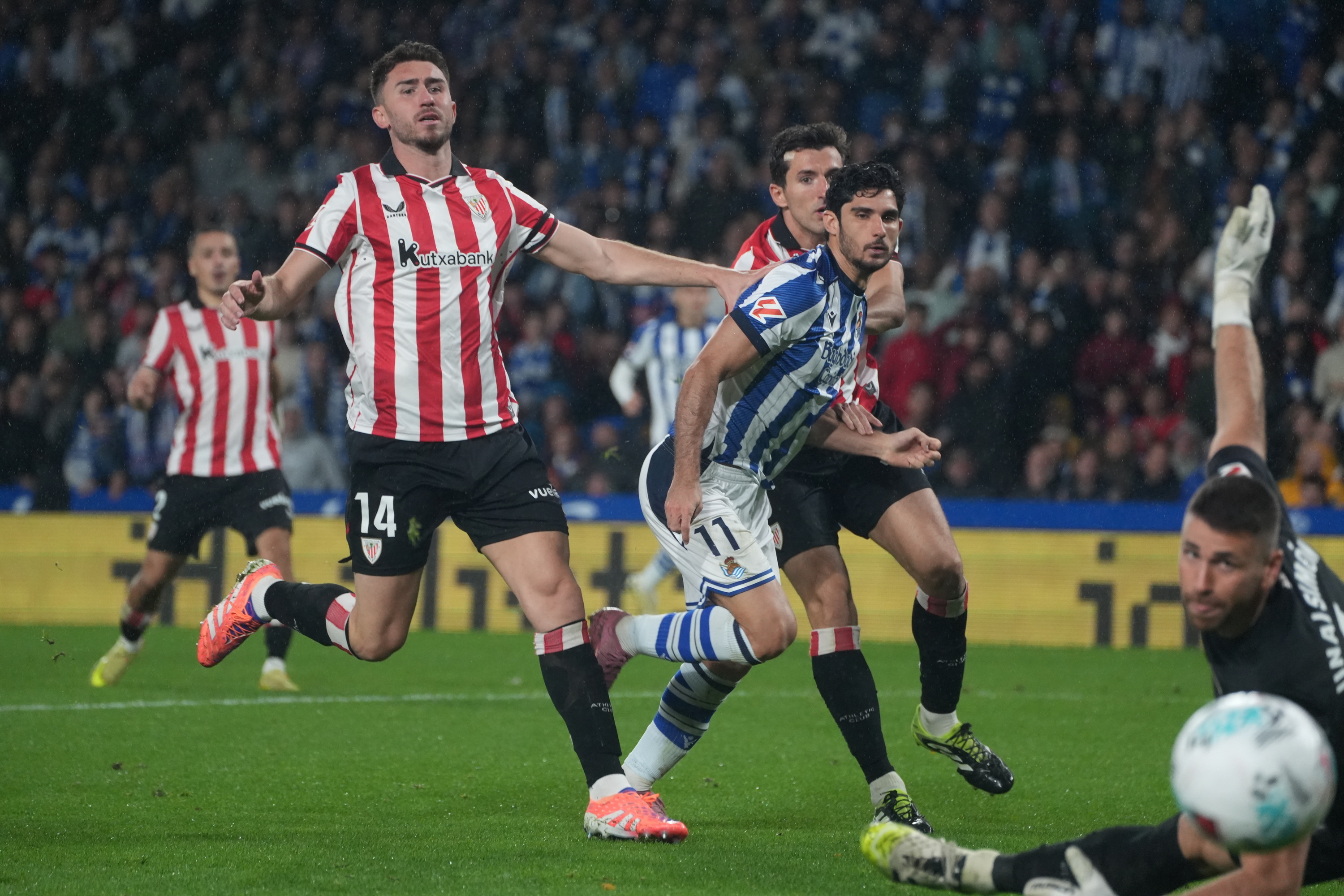 Guedes Realeko jokalaria 2-1eko gola sartzen, Athleticen aurka. JON URBE / FOKU