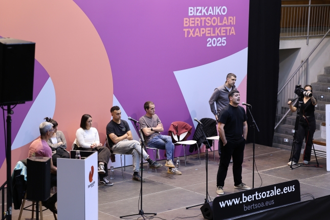 Txaber Altube bertsotan, gaur, Abadiñon. OSKAR MATXIN EDESA / FOKU