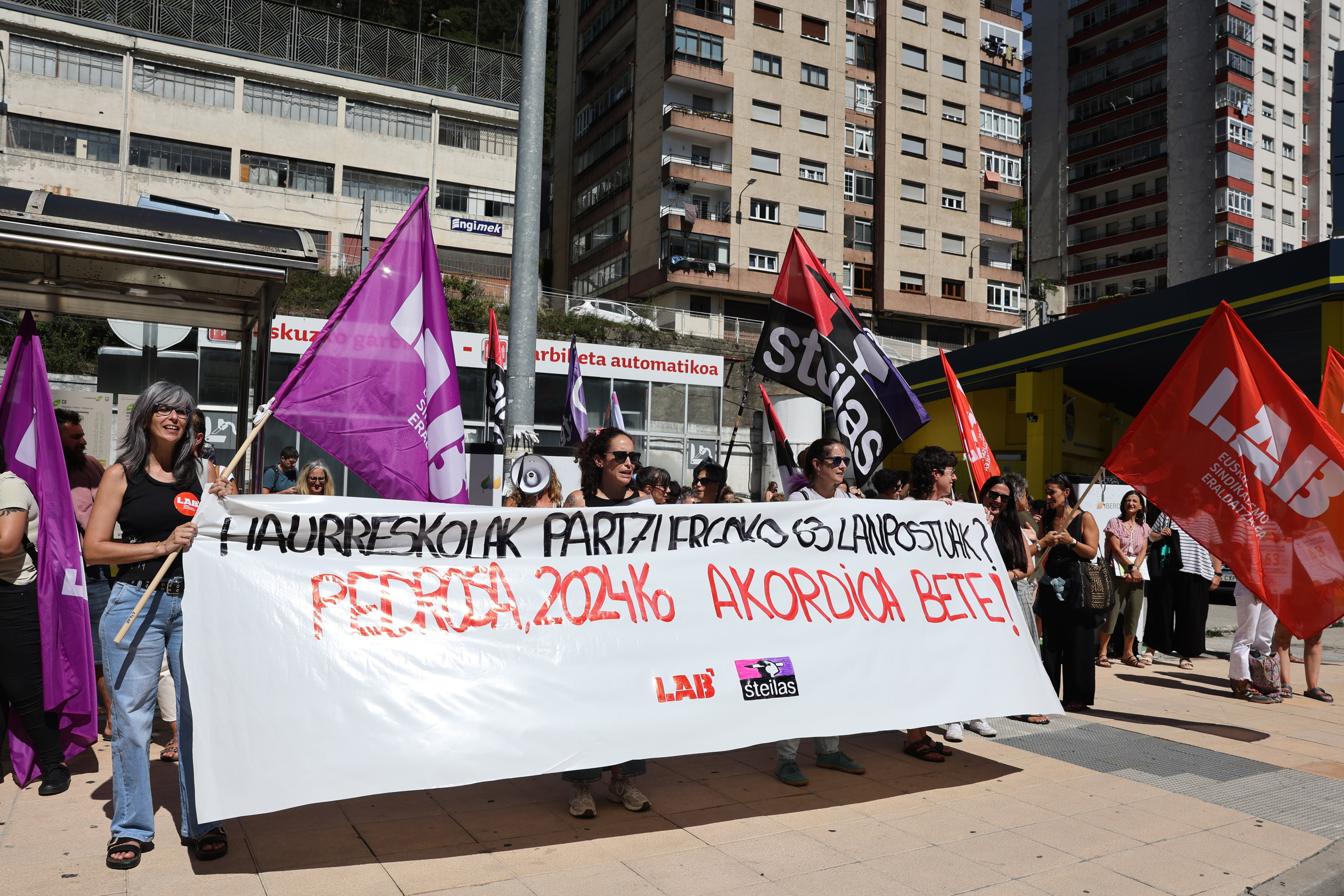 Haurreskolak partzuergoko langileen ordezkariak, protestan, artxiboko irudi batean. OSKAR MATXIN EDESA / FOKU