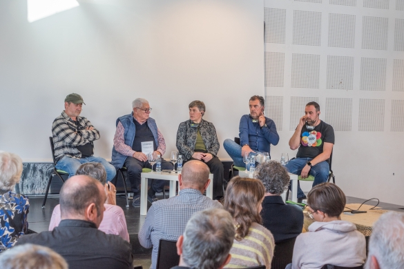 Goizaldiko bigarren mahai ingurua, gaur, Saran. FRANCOIS BERLAND Goizaldiko bigarren mahai ingurua, gaur, Saran. FRANCOIS BERLAND