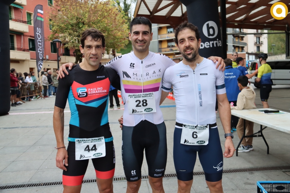 Aitor Regillaga, Iker Eskibel eta Asier Aburuza, Ibarrako mendi duatloiko hiru aurrenekoak