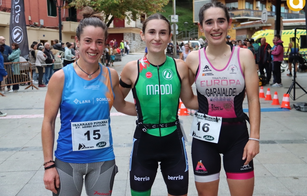 Mayi Mujika, Maddi Olaetxea eta Aiara Garaialde, Ibarrako mendi duatloiko hiru aurrenekoak