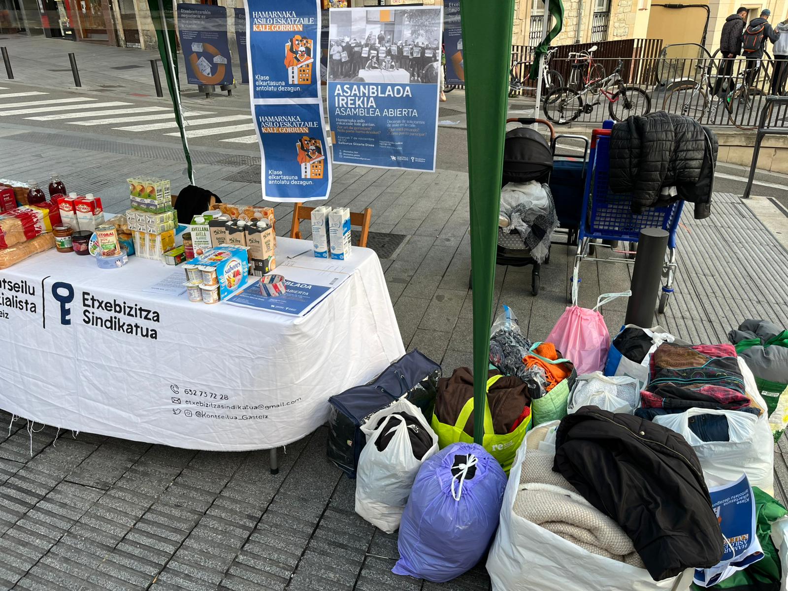Asilo eskatzaileentzat egindako janari bilketa bat. GASTEIZKO ETXEBIZITZA SINDIKATUA