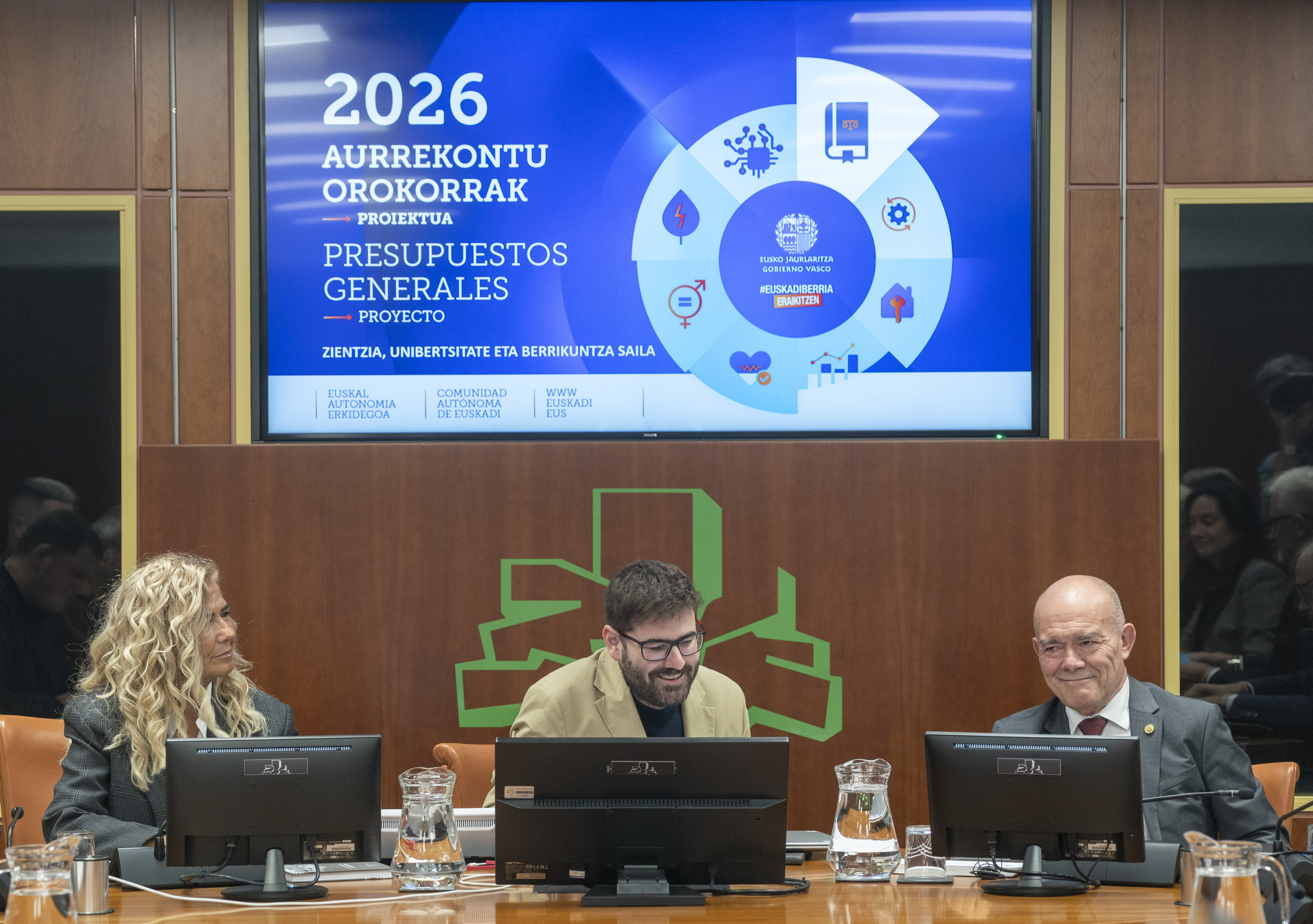 Perez Iglesias sailburua aurrekontuak aurkezten, gaur, Eusko Legebiltzarrean. IREKIA