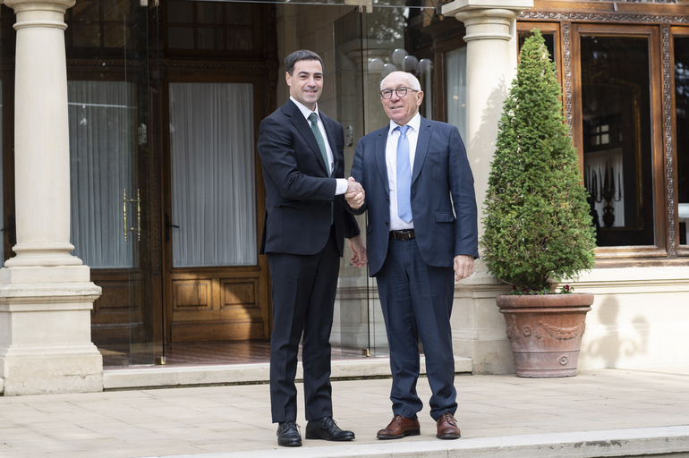 Imanol Pradales eta Jean Renne Etxegarai, gaur, Ajuriaenea jauregian, Gasteizen. GAIZKA UCEDA 