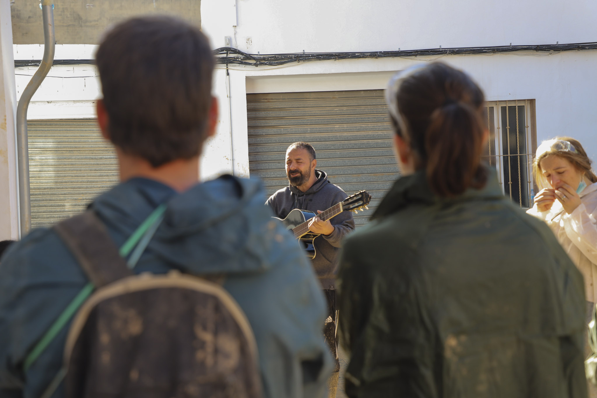 Gizon bat, gitarra jotzen, Catarrojan. MIREN GARBIÑE DE DIEGO Gizon bat, gitarra jotzen, Catarrojan. MIREN GARBIÑE DE DIEGO