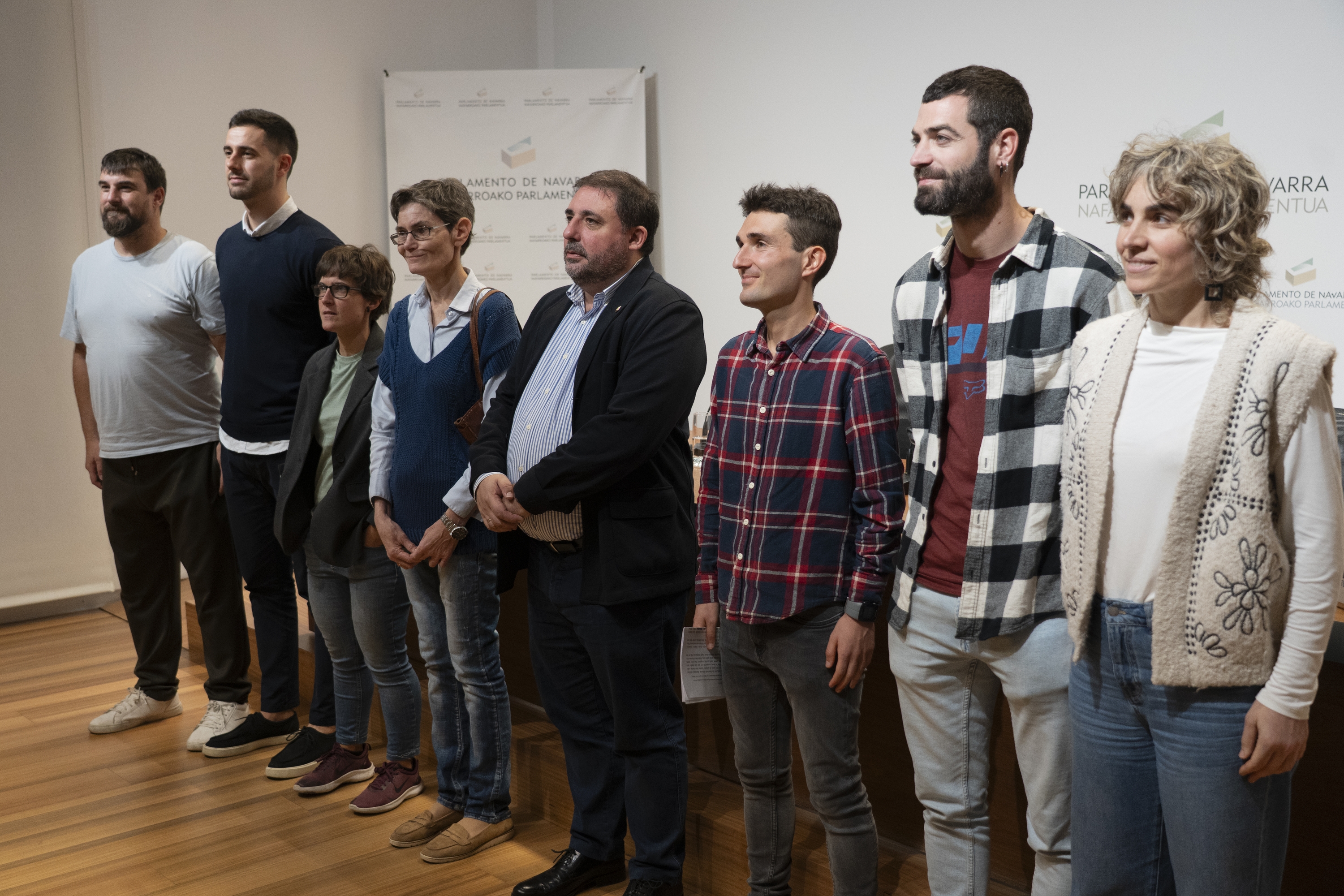 Igor Arenaza (Athletic), Mikel Erbiti (Osasuna), Nerein Martin (Alaves), Ines Castiella (Ateneoa), Unai Hualde (Parlamentuko lehendakaria), Eñaut Agirrebengoa (moderatzailea), Iñigo Gonzalez (Union Tutera) eta Ainara Muga (Reala). J. MANTEROLA / FOKU
