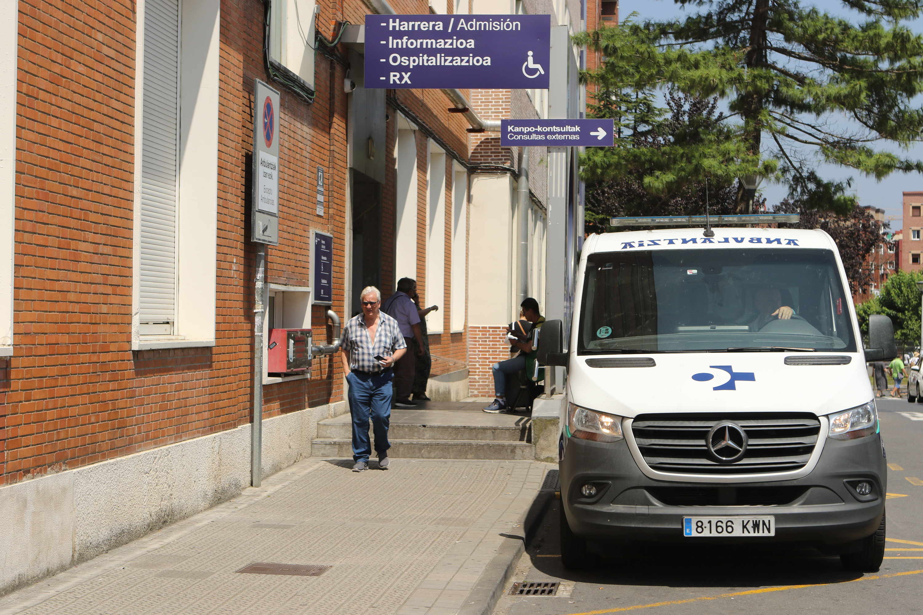 Gurutzetako ospitaleko sarreretako bat. OSKAR MATXIN EDESA / FOKU