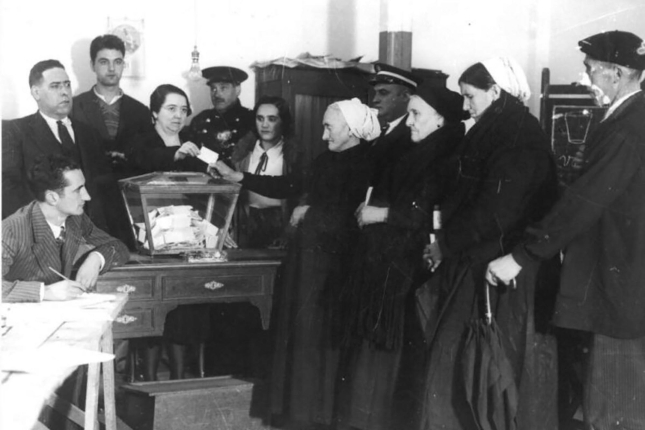 Araba, Gipuzkoa eta Bizkairako autonomia estatutu proposamenari buruzko erreferenduma egin zen 1933an, eta emakumeek botoa emateko eskubidea izan zuten lehen aldiz. BERRIA