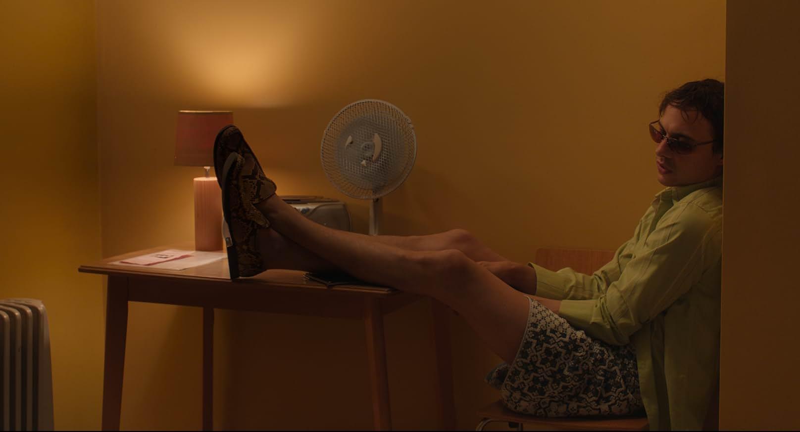 Harris Dickinson zinemagilearen 'Urchin' filmaren fotograma bat.