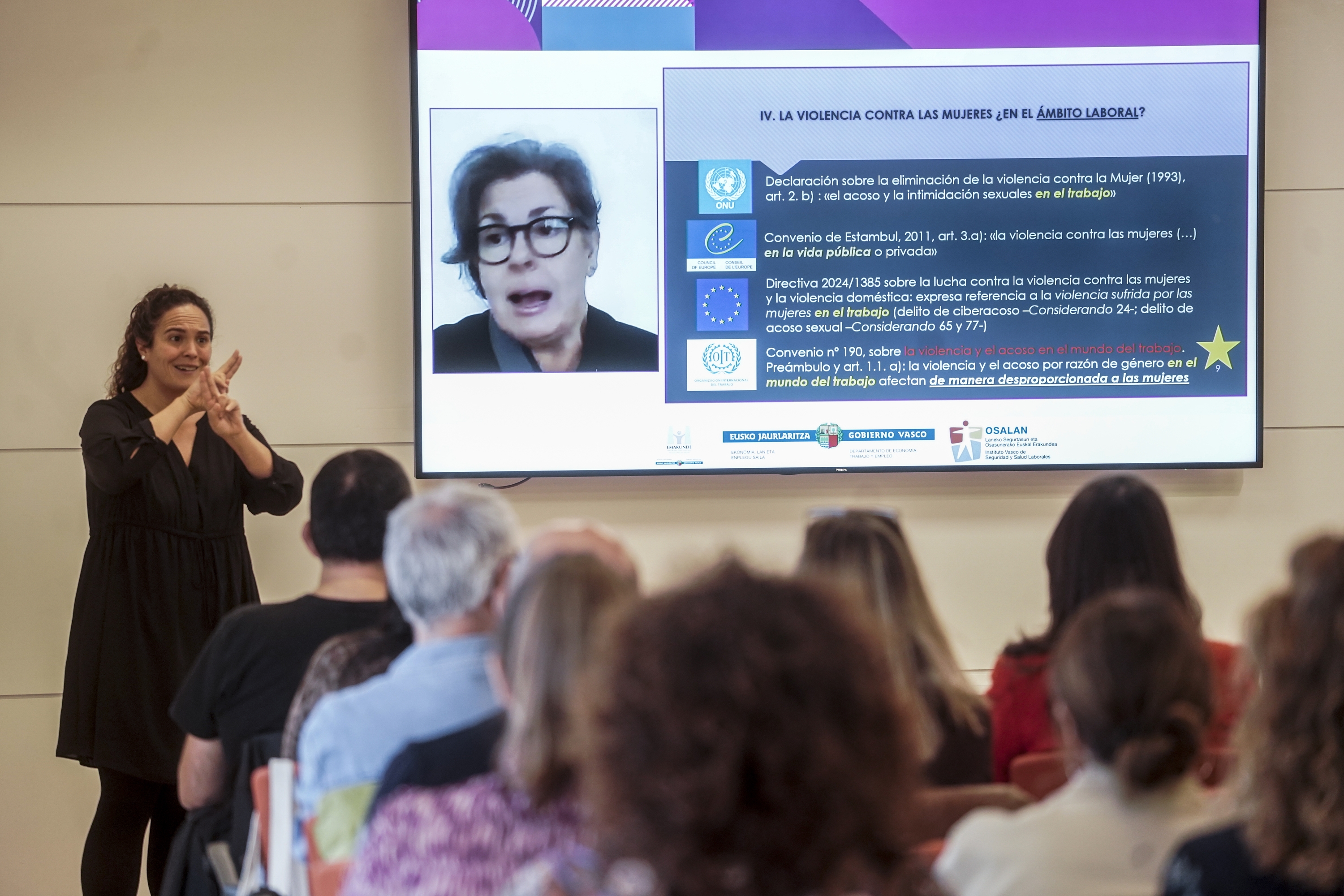 Lege arloko gabeziez mintzatu da Amparo Garrigues gaurko jardunaldietan. MARISOL RAMIREZ / FOKU