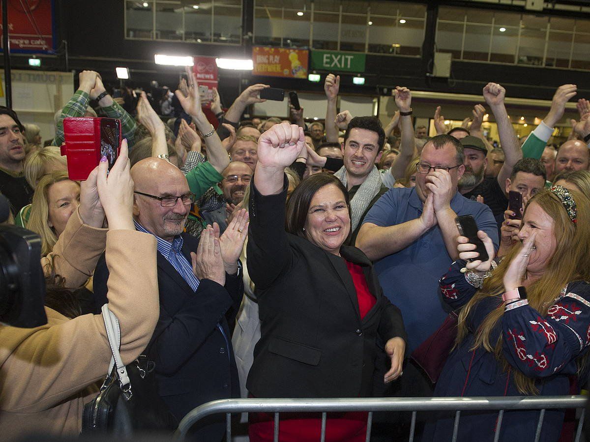 Mary Lou McDonald, emaitzak ospatzen. AIDAN CRAWLEY / EFE