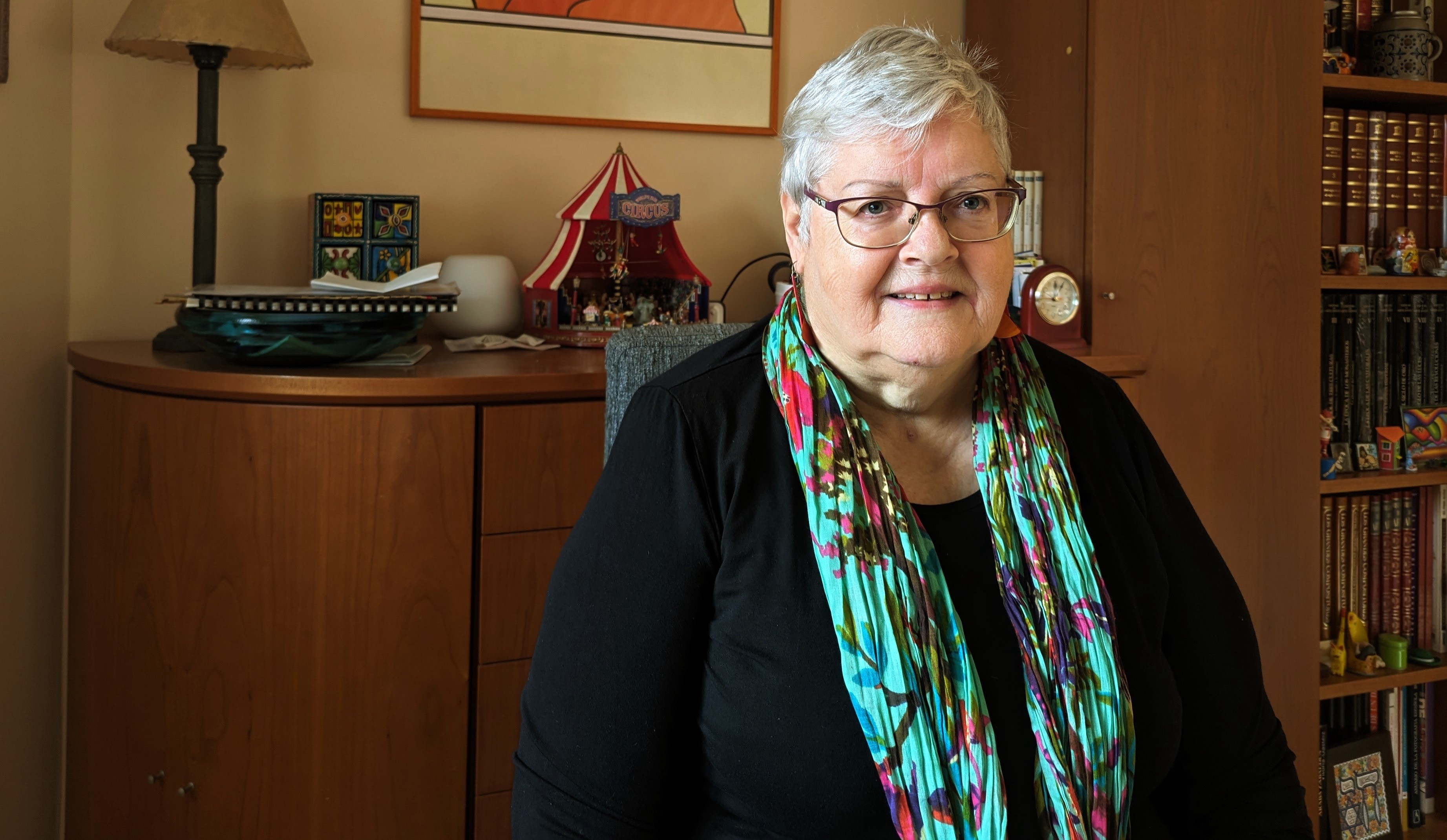 Begoña Etaio Ereña ekintzaile feminista bere etxean, Gasteizen. UNAI ETXENAUSIA