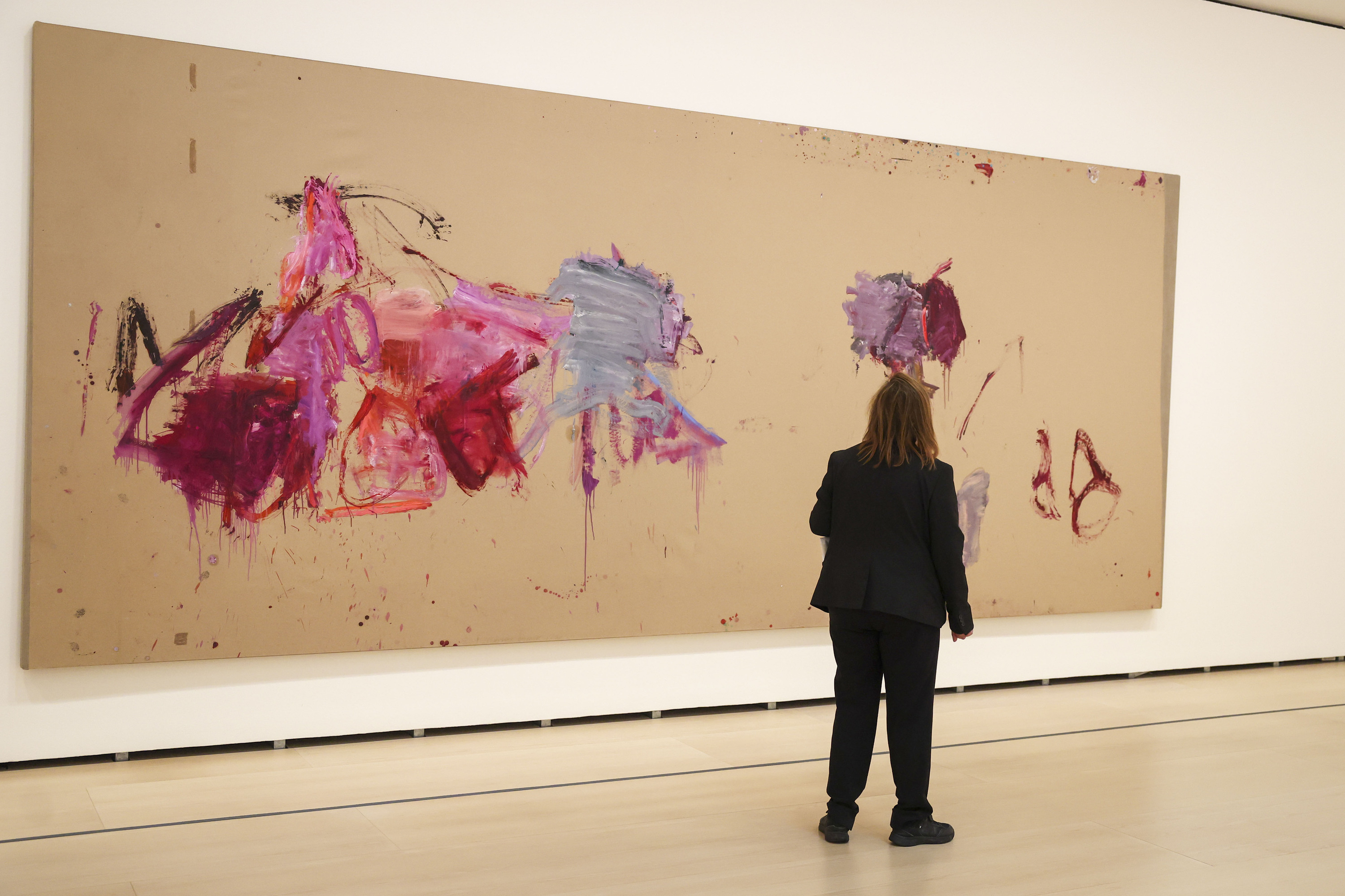 Martha Jungwirth artistaren izenbururik gabeko lan bat, 2020koa, Bilboko erakusketan. LUIS TEJIDO / EFE