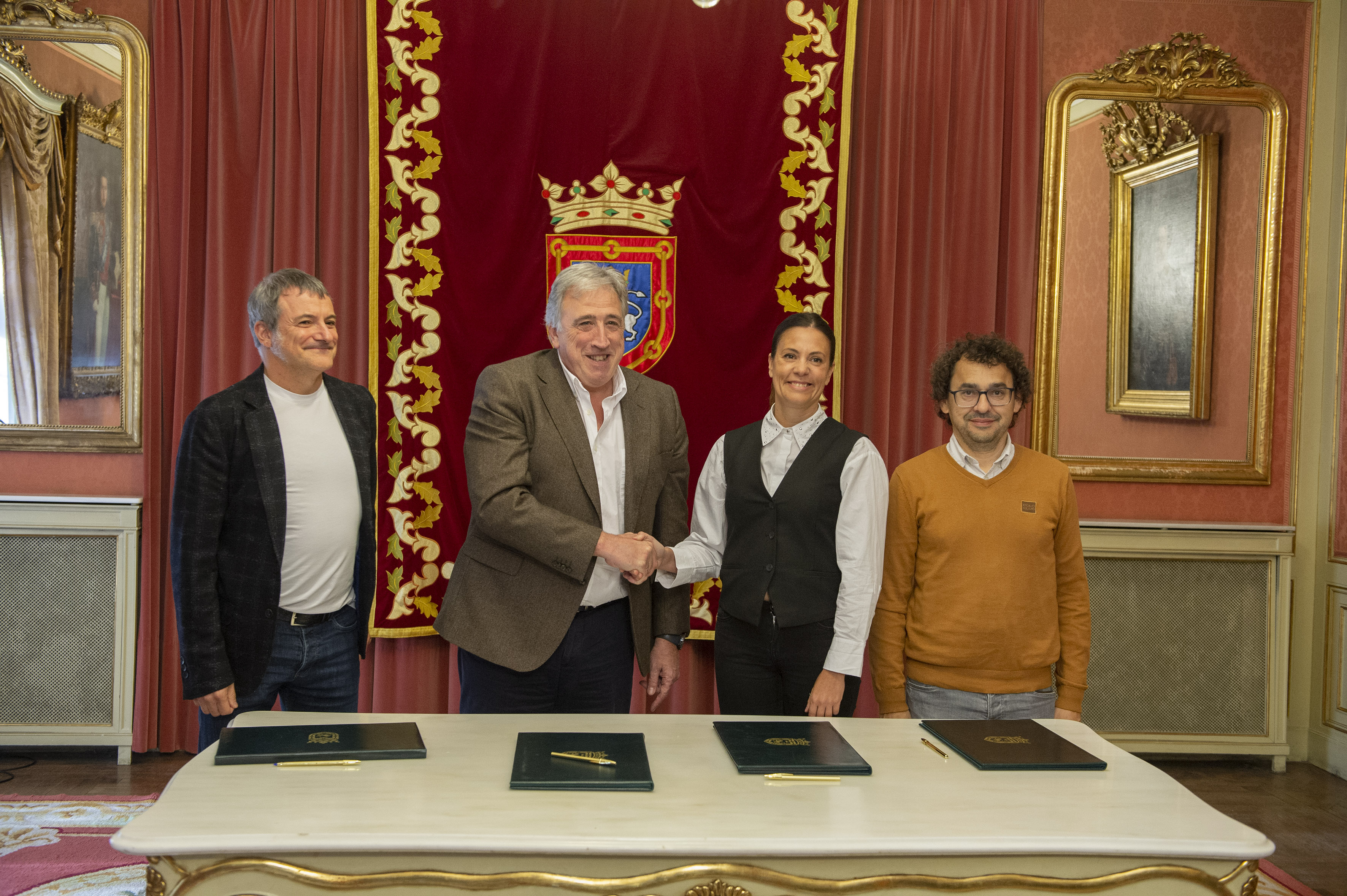 Aurrekontuen akordioa sinatzeko bilkura, gaur. IRUÑEKO UDALA