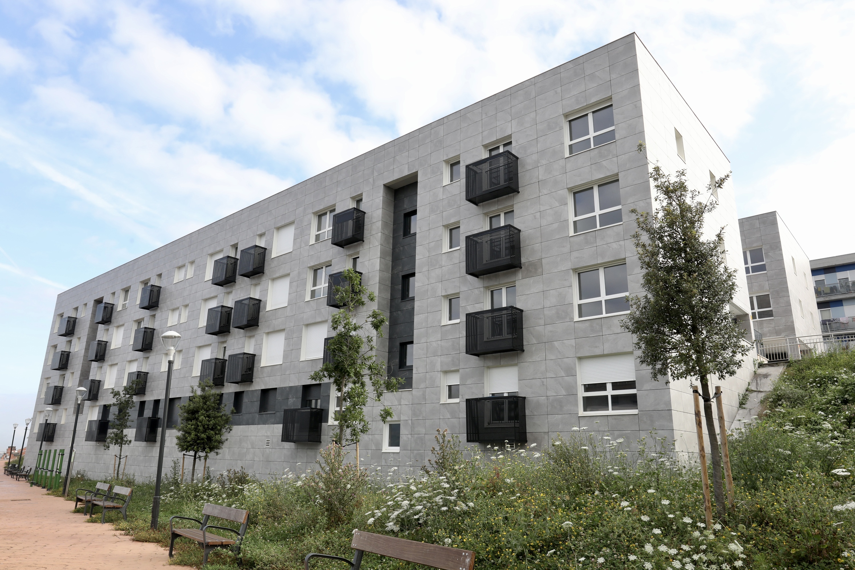 Babes ofizialeko alokairuko etxebizitza batzuk, Bilboko Arangoiti auzoan, artxiboko irudian. BERRIA