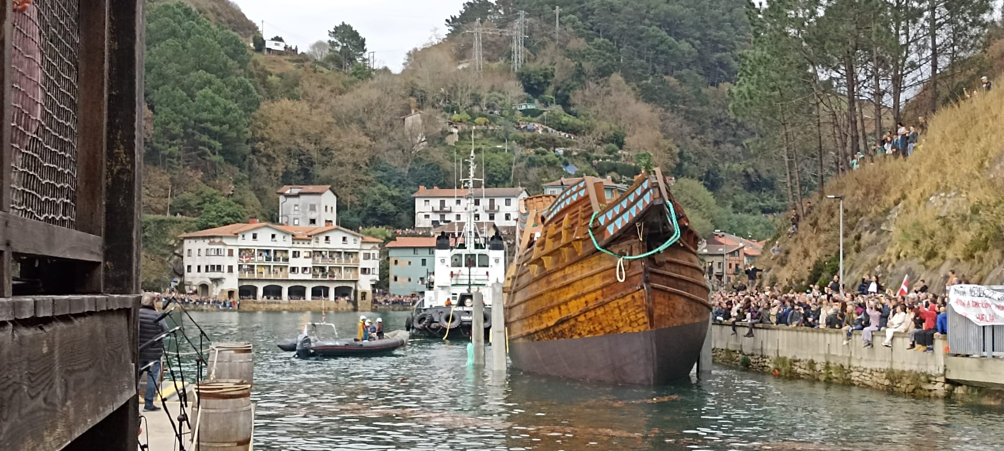 'San Juan' baleontzia, gaur, Pasaiako badiako uretan. ENEKOITZ TELLERIA SARRIEGI