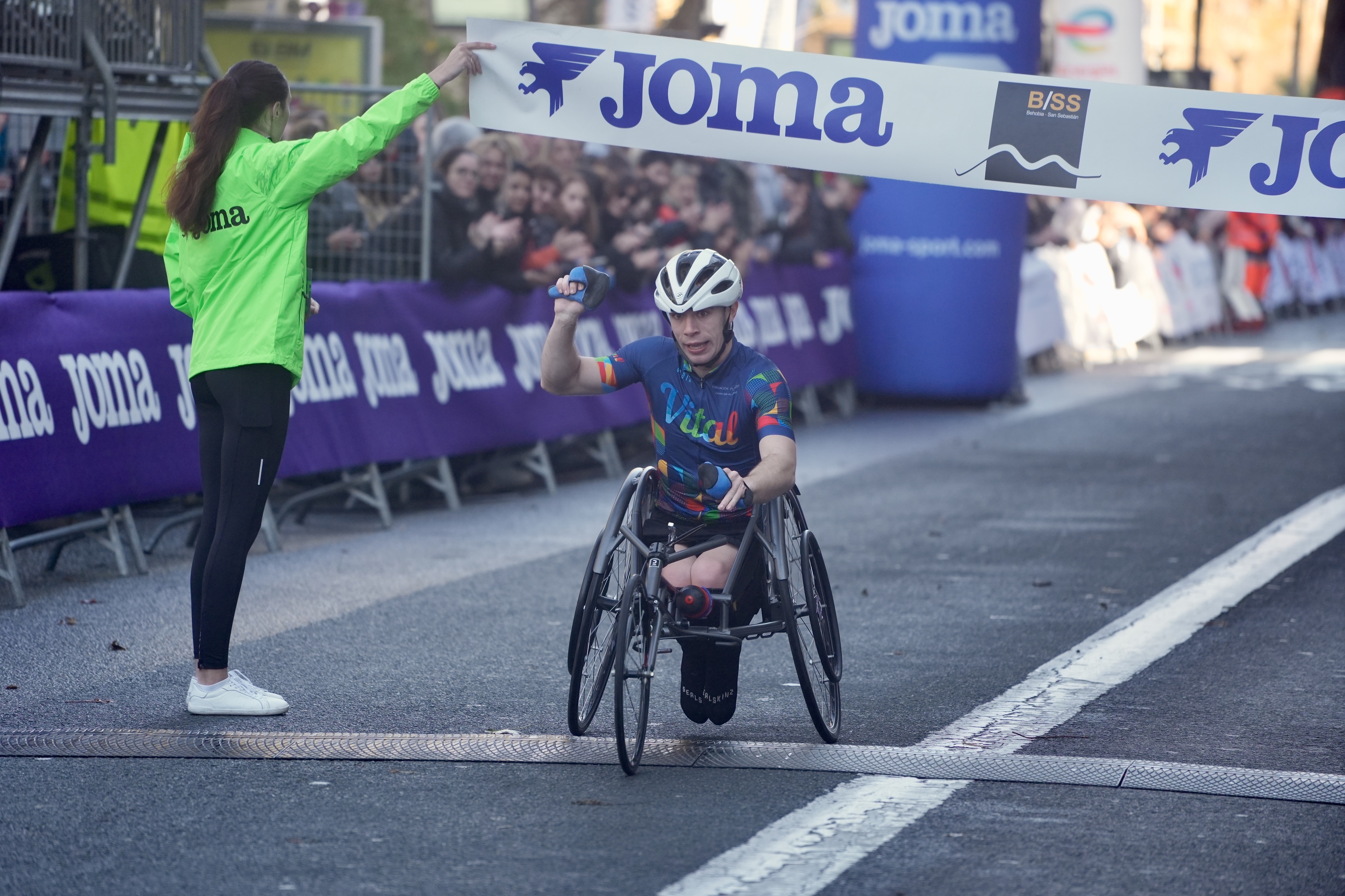 Esku bizikletaz lasterka egin dutenen artean Ivan Manuel Montero izan da azkarrena. ANDONI CANELLADA / FOKU