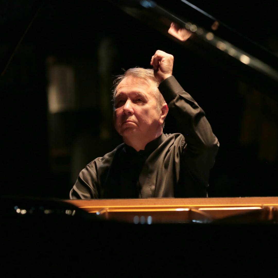 Mikhail Pletnev pianista, artxiboko argazki batean. KURSAAL ESZENA