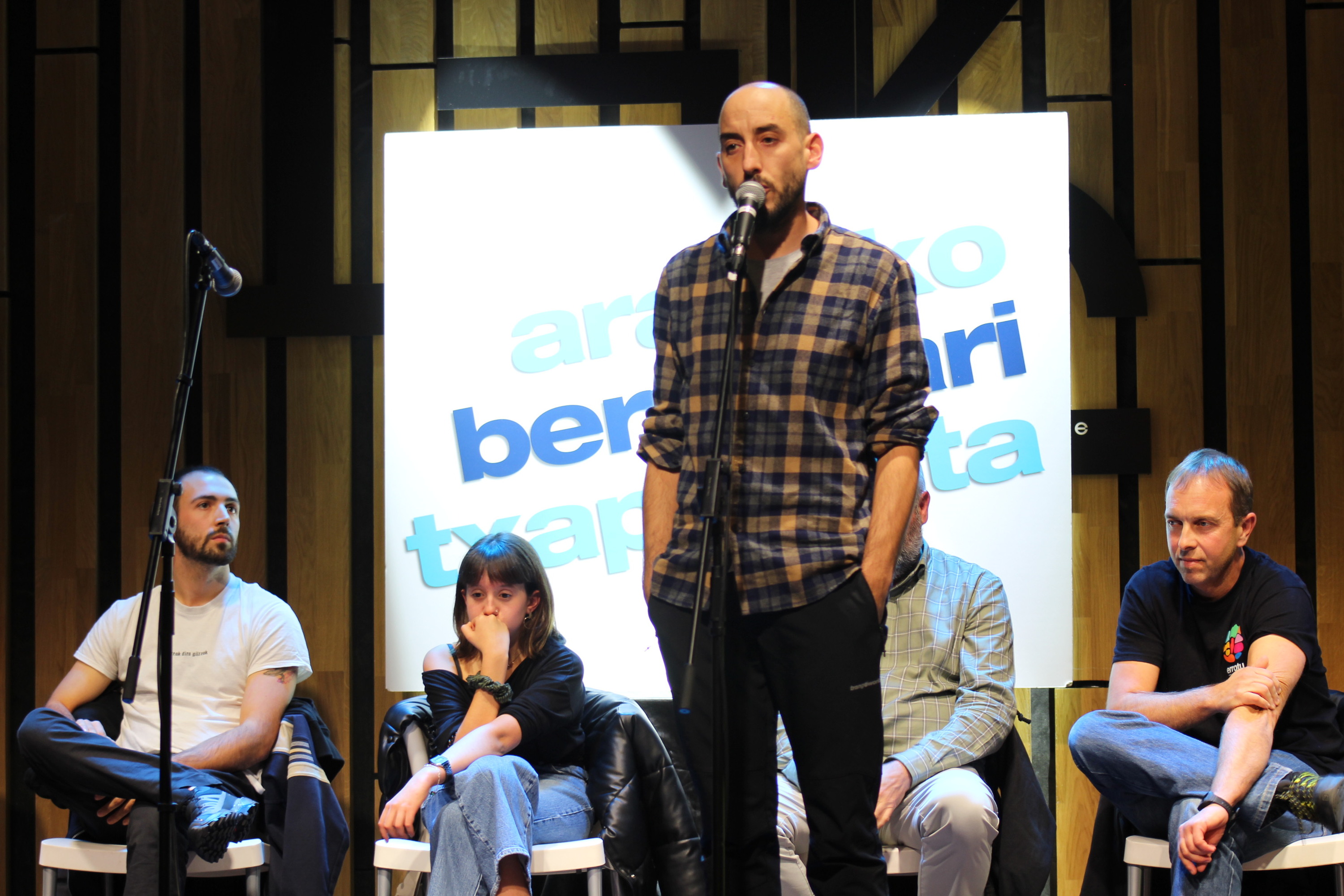 Ekaitz Samaniego atzo, Gasteizko Izaskun Arrue kulturgunean jokatutako aurre-kanporaketan. ARABAKO BERTSOZALE ELKARTEA