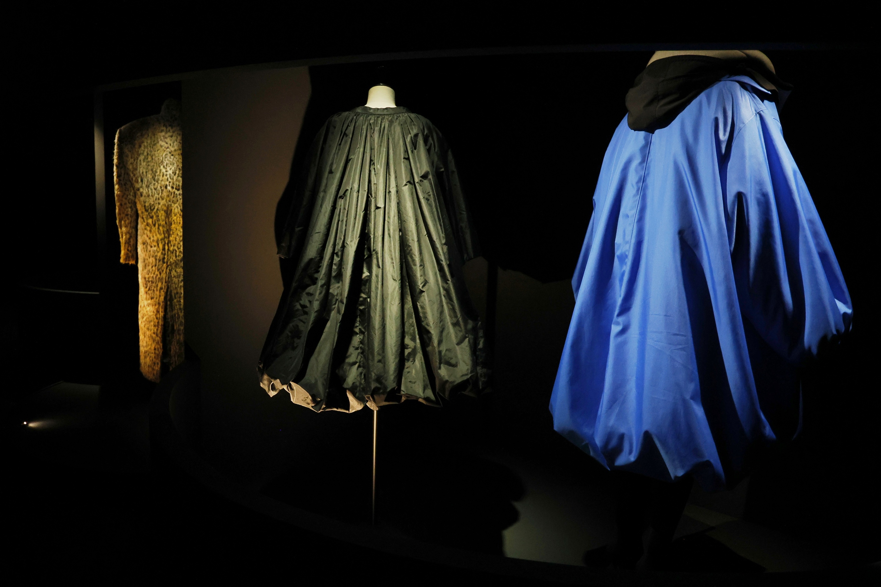 'Cocoon' bizkarra landu dute Balentziagak eta Gvasaliak, nork bere erara. MAIALEN ANDRES / FOKU 'Cocoon' bizkarra landu dute Balentziagak eta Gvasaliak, nork bere erara. MAIALEN ANDRES / FOKU