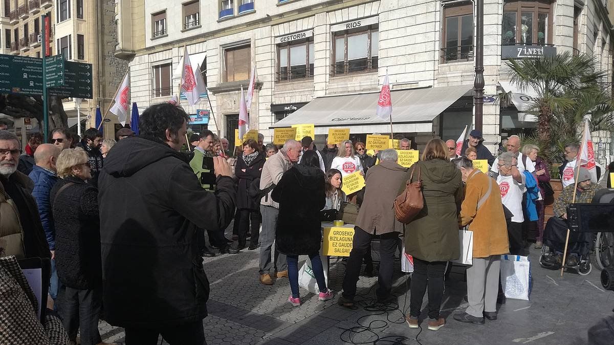 Kaleratzeak Stop taldearen agerraldia, gaur. BERRIA