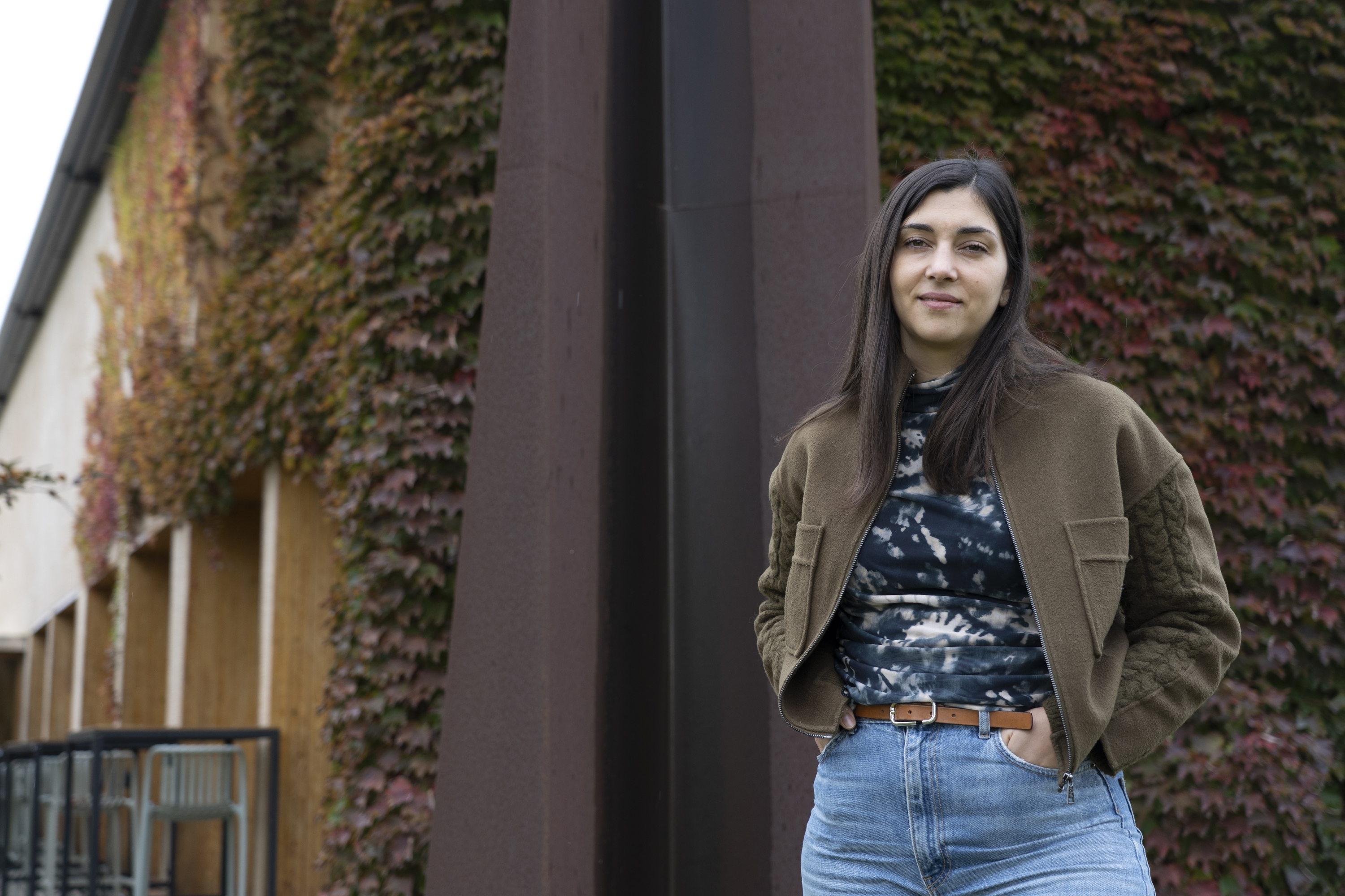 Andrea Urzaiz, Artajo olio markako olibazaina eta kalitate eta marketin arduraduna, enpresak Fontellasen duen egoitzan. JAGOBA MANTEROLA / FOKU