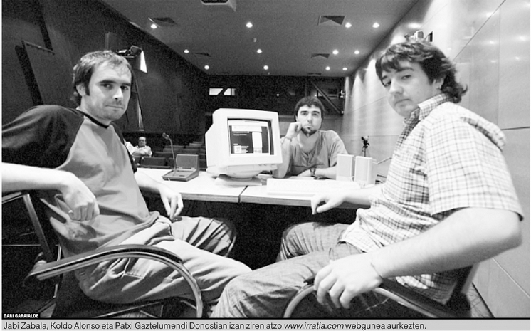 Jabi Zabala, Koldo Alonso eta Patxi Gaztelumendi, 2001ean, Donostian. EUSKALDUNON EGUNKARIA