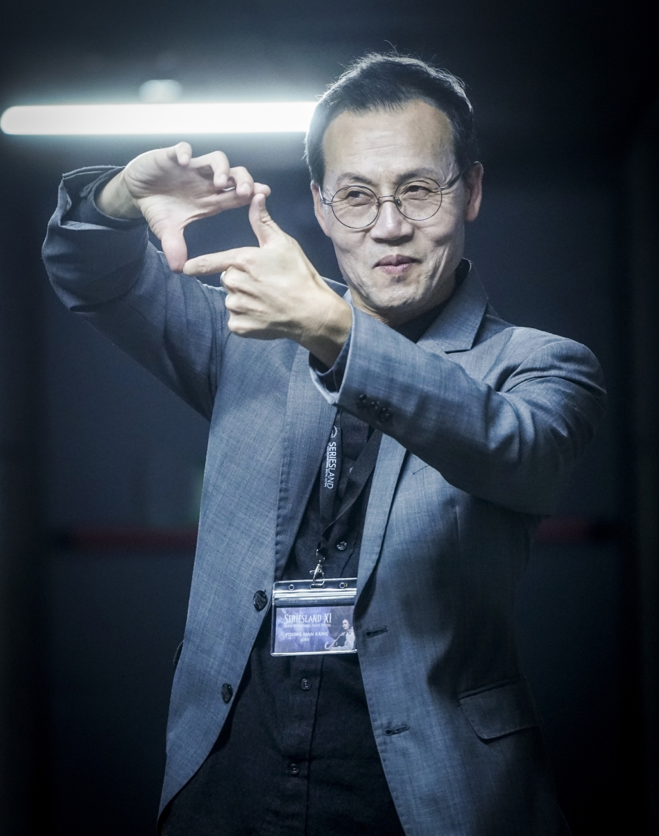 Young Man Kang Los Angelesko websailen jaialdiko zuzendaria Young Man Kang Los Angelesko websailen jaialdiko zuzendaria