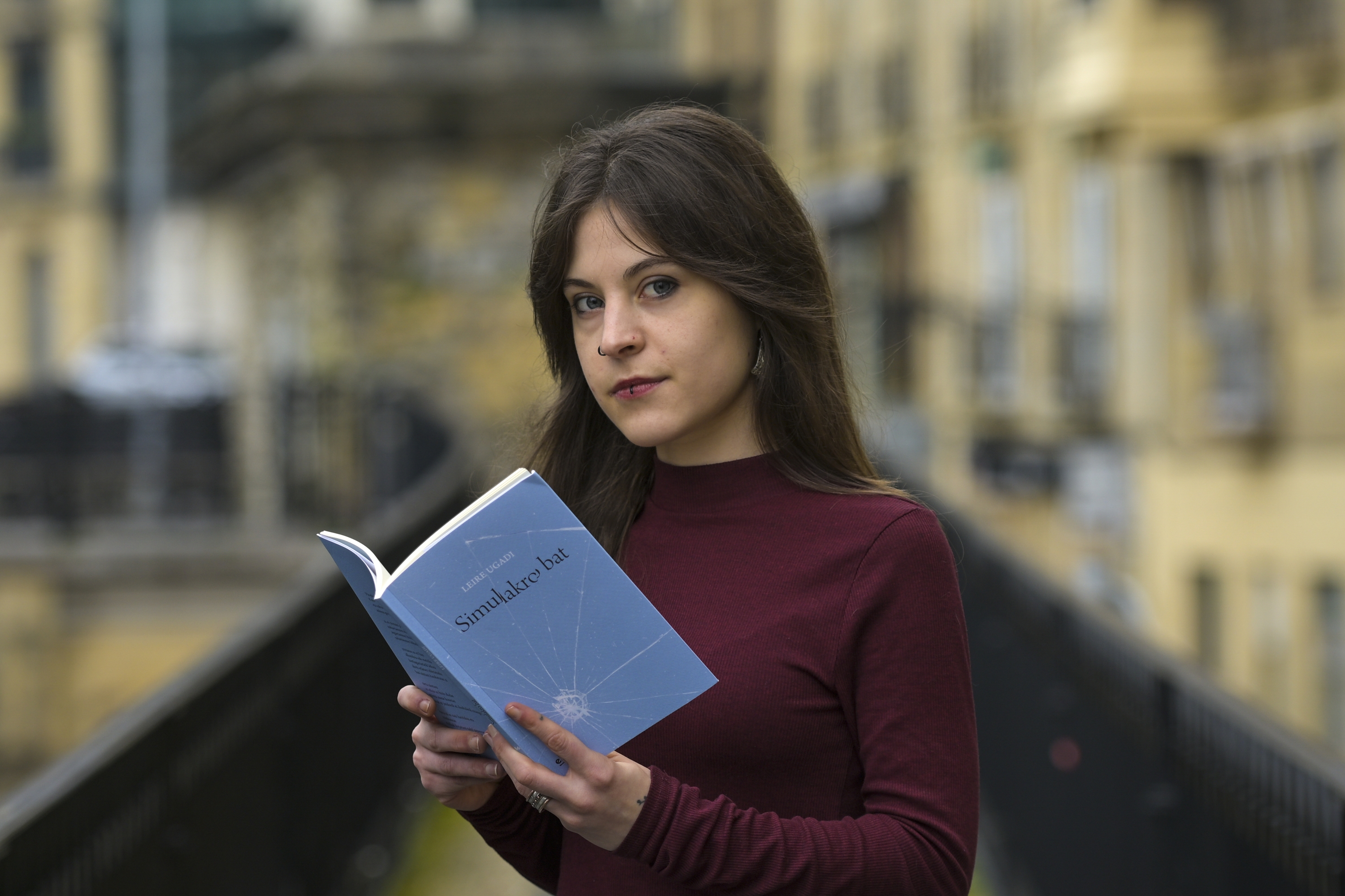 Leire Ugadi idazlea, Donostian, 'Simulakro bat' poema liburua aurkeztu zuen egunean. GORKA RUBIO / FOKU