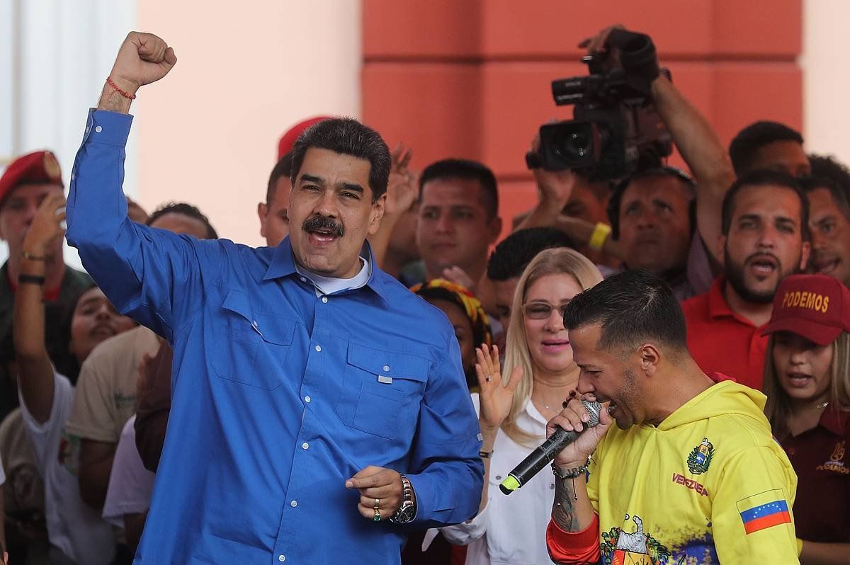 Nicolas Maduro, Caracasen, bere aldeko manifestazio baten amaierako ekitaldian. MIGUEL GUTIERREZ, EFE