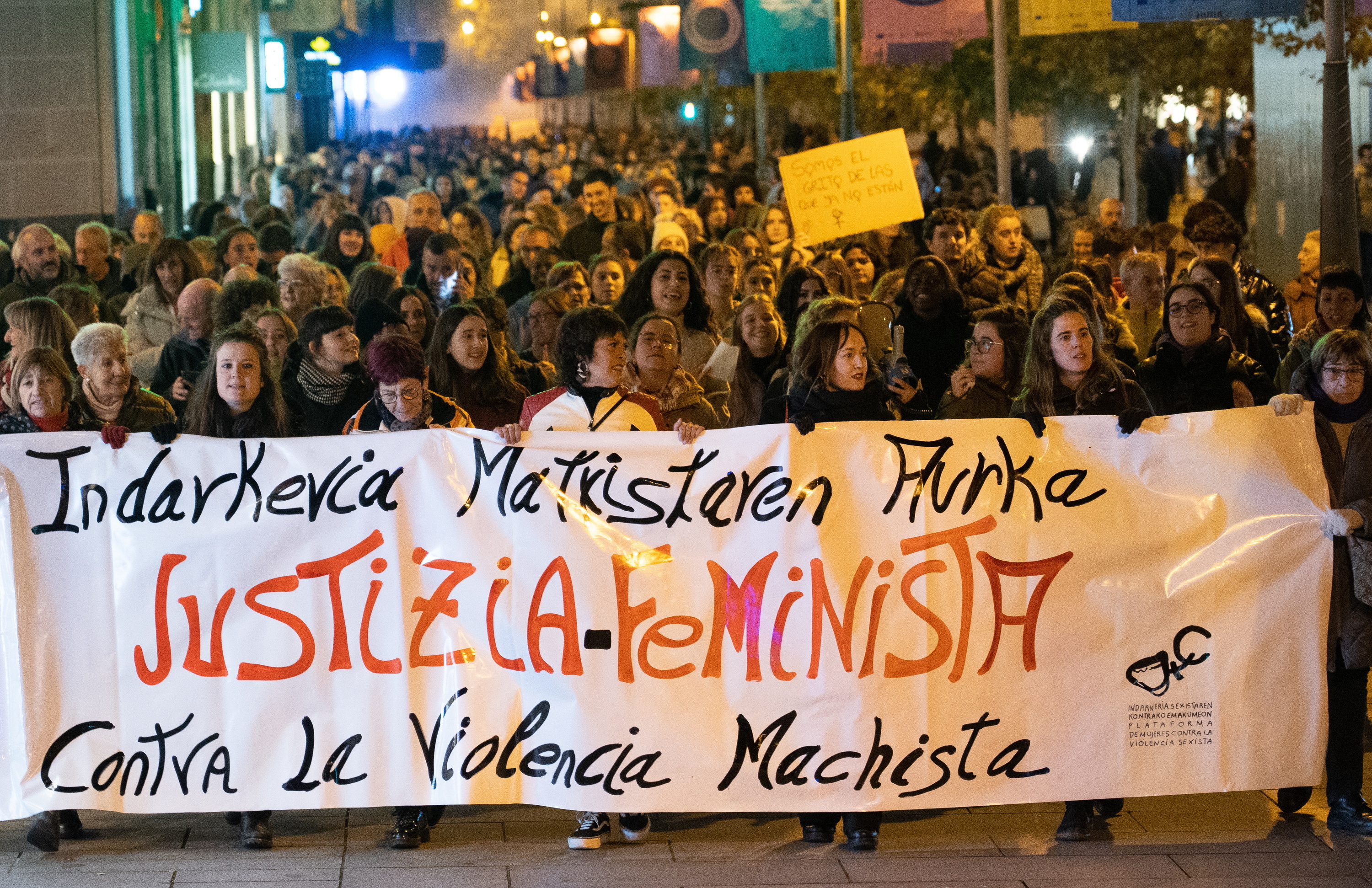 Indarkeria matxistaren kontrako manifestazio bat, Iruñean. JAGOBA MANTEROLA / FOKU