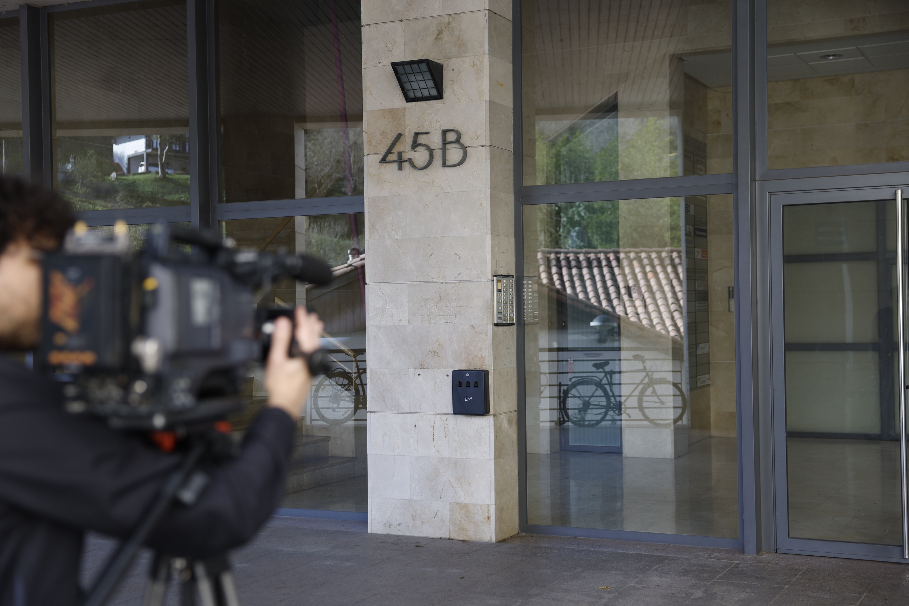 Guardia Zibilak miatu duen eraikinetako bat, Donostiaan. JAVIER ETXEZARRETA / EFE