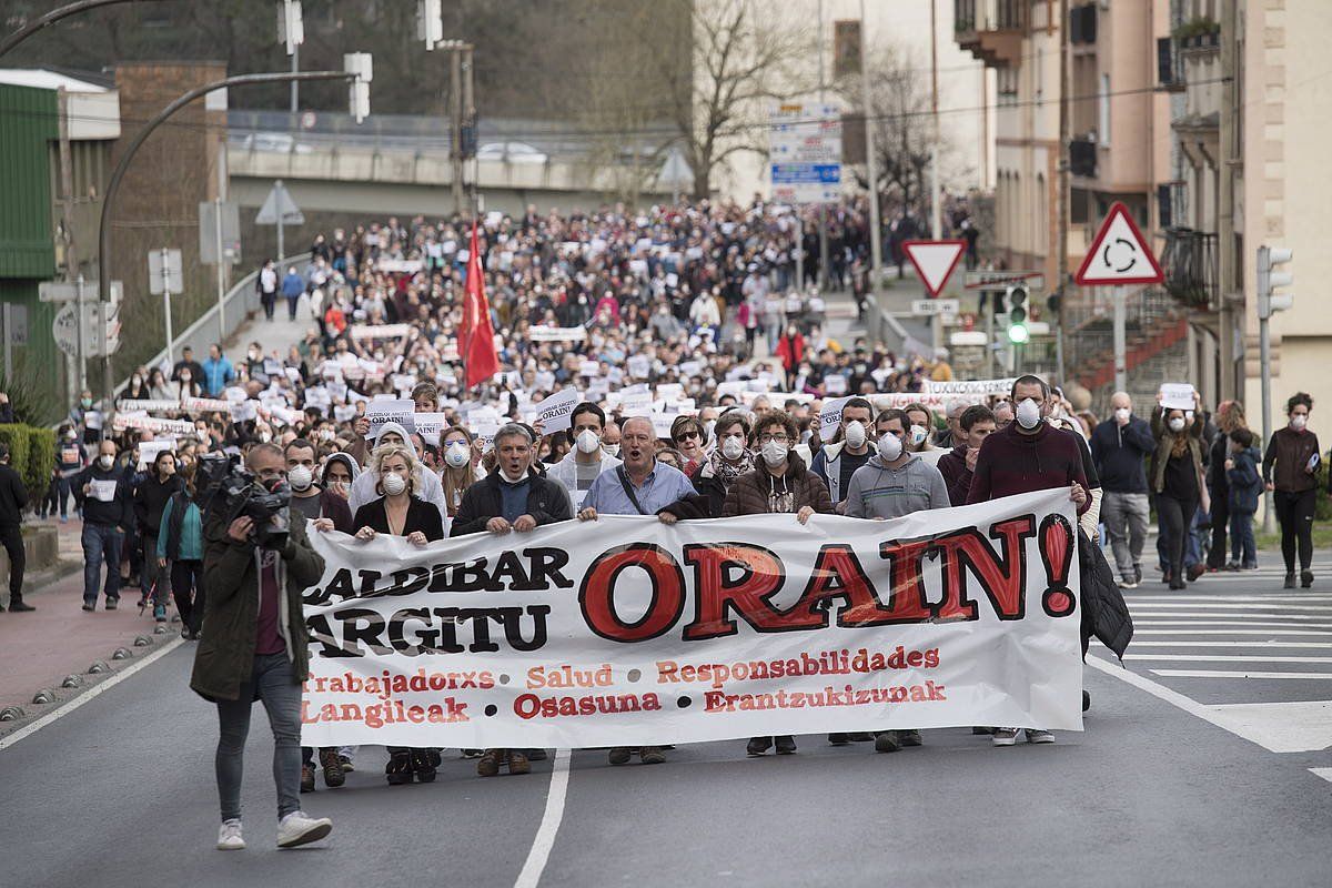 Zaldibarko ezbeharraren kudeaketa salatzeko manifestazioa, gaur. JUAN CARLOS RUIZ / FOKU