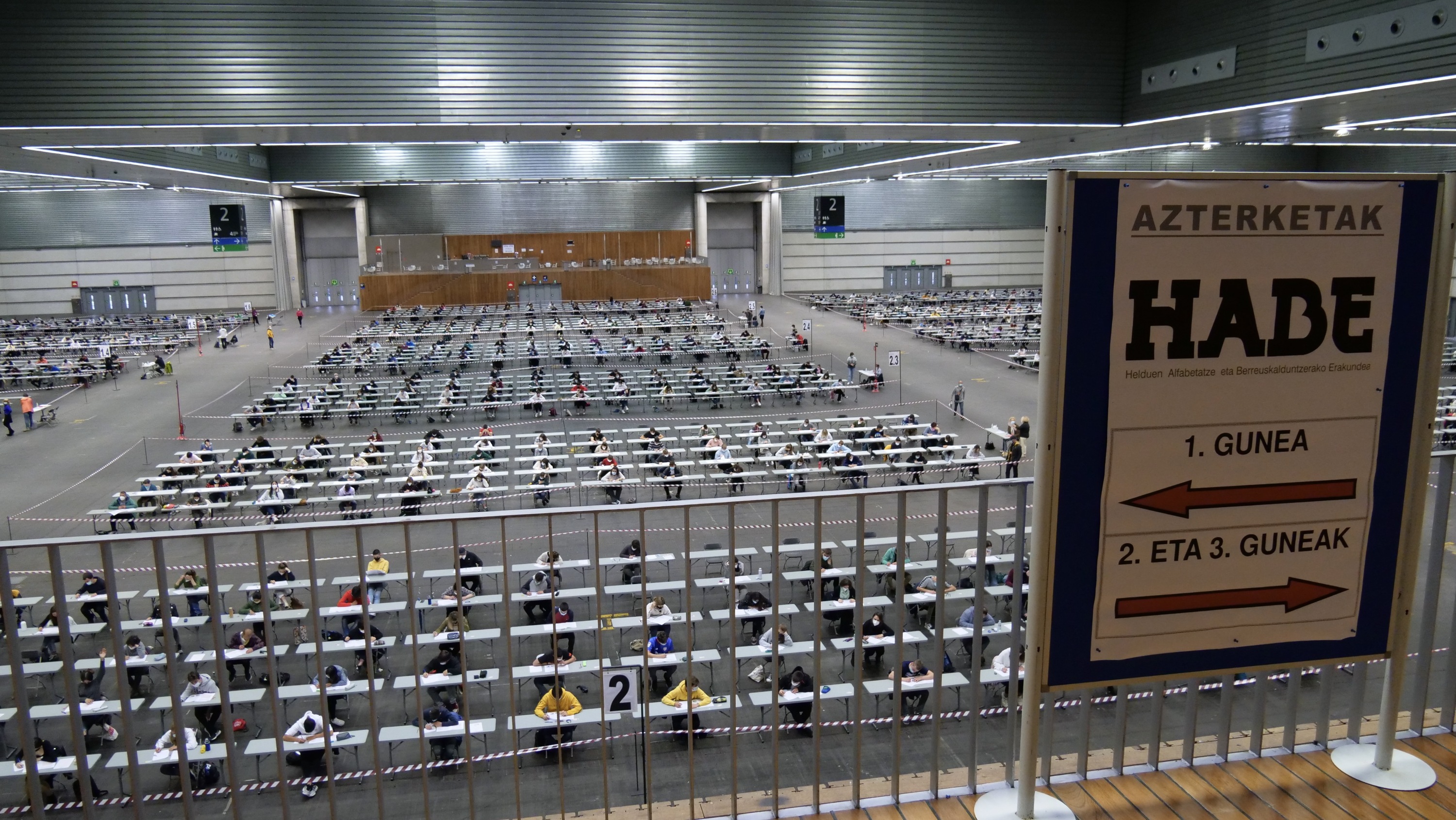 Euskara maila jakin bat egiaztatzeko HABEren azterketa, artxiboko irudi batean. IREKIA