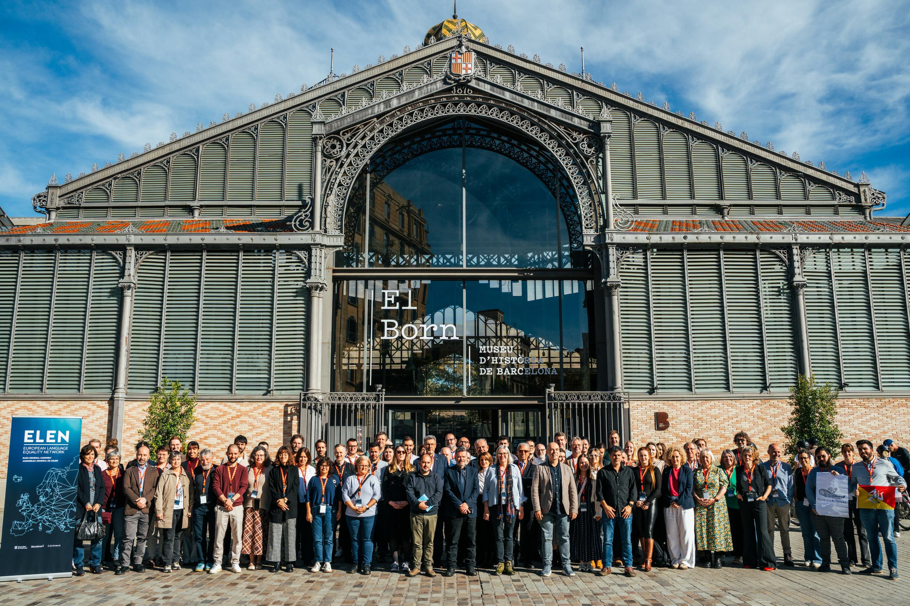 ELENeko ordezkariak, taldeko argazkian, gaur goizean, Bartzelonan. GERARD MAGRINYA