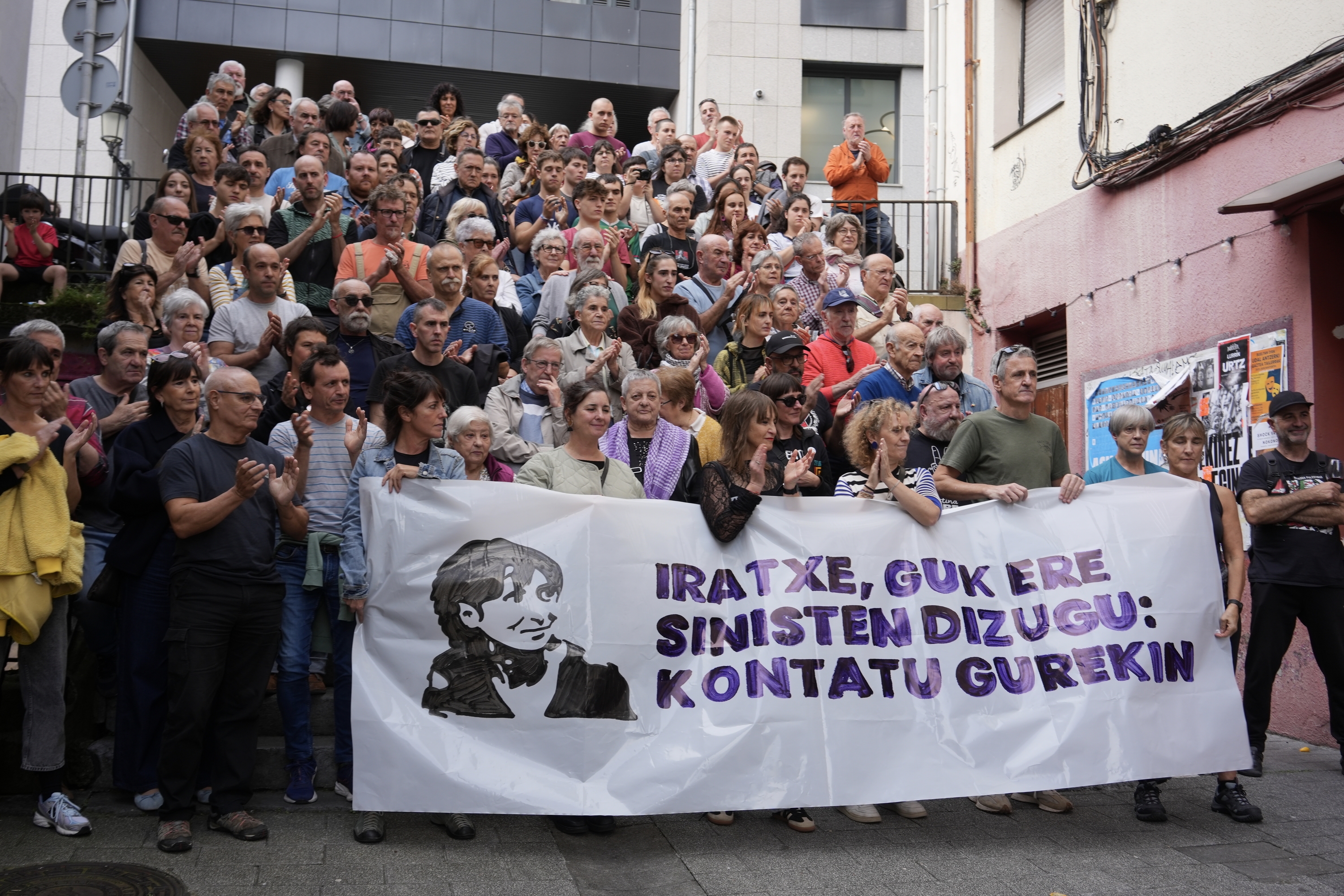 Iratxeren Bidasoaldeko Lagunek Irunen (Gipuzkoa) egin dute Sorzabalen aldeko ekitaldia. JON URBE / FOKU