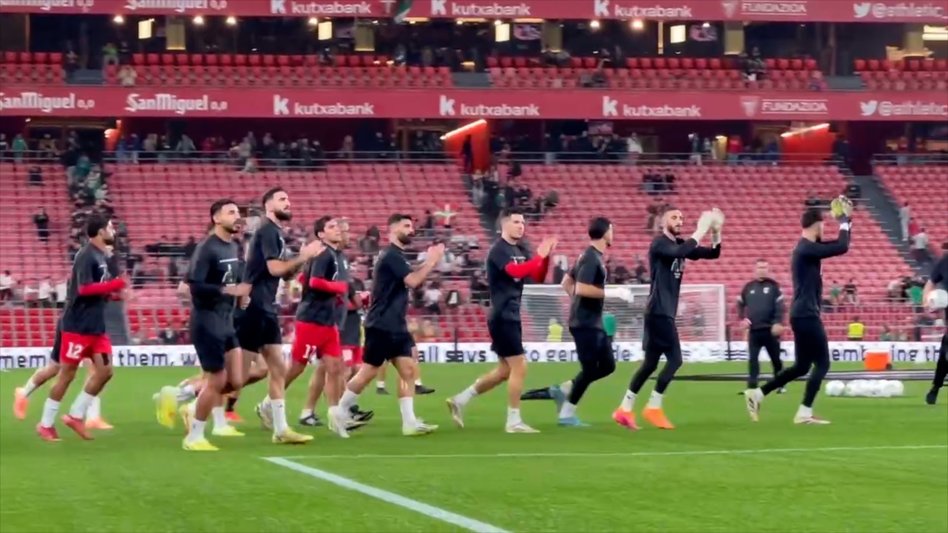 Palestinako jokalariak zelaian. AINARA RODIL