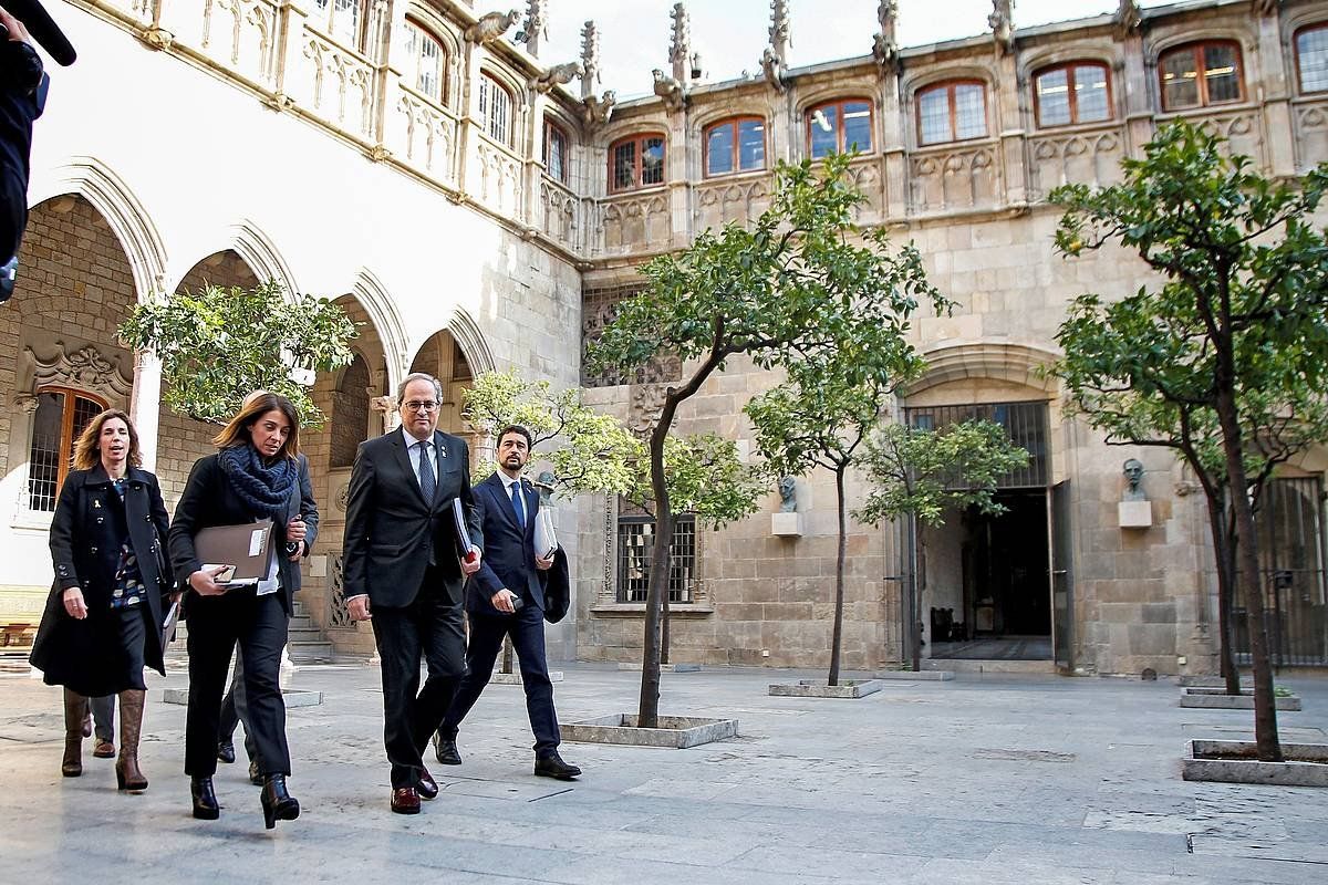 Quim Torra Kataluniako presidentea, bere gobernuko hainbat kiderekin batera, Generalitatearen jauregian. Artxiboko irudia. QUIQUE GARCIA, EFE