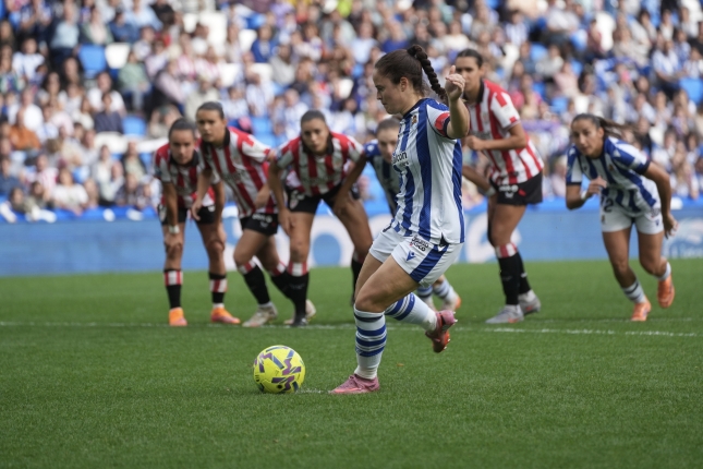 Nerea Eizagirre penaltia jaurtitzen, gaur, Anoetan. JON URBE / FOKU Nerea Eizagirre penaltia jaurtitzen, gaur, Anoetan. JON URBE / FOKU