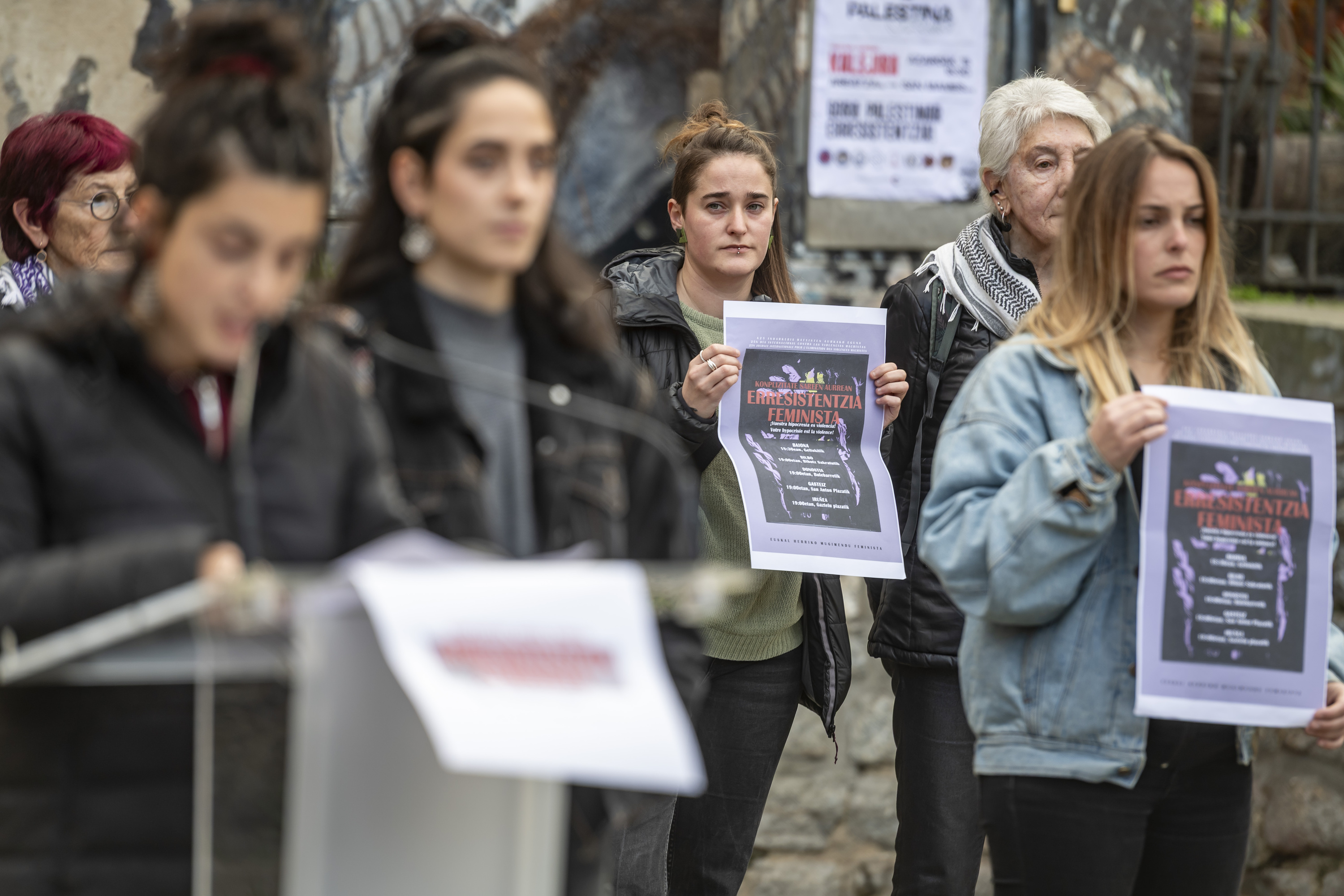 Euskal Herriko Bilgune Feministak azaroaren 25ari begira egindako agerraldia, gaur goizean, Gasteizen. JAIZKI FONTANEDA / FOKU Euskal Herriko Bilgune Feministak azaroaren 25ari begira egindako agerraldia, gaur goizean, Gasteizen. JAIZKI FONTANEDA / FOKU